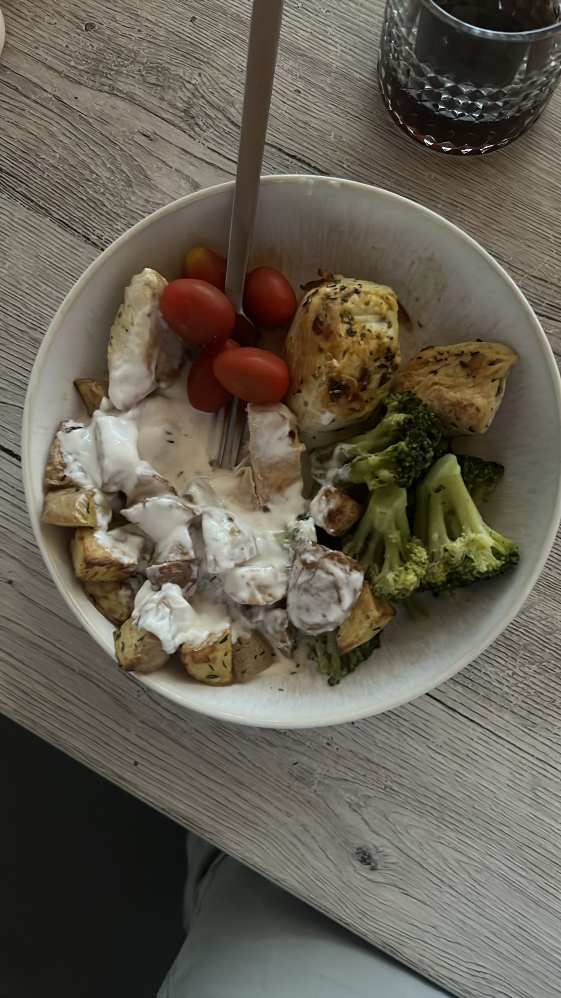 Pollo con papas y brócoli