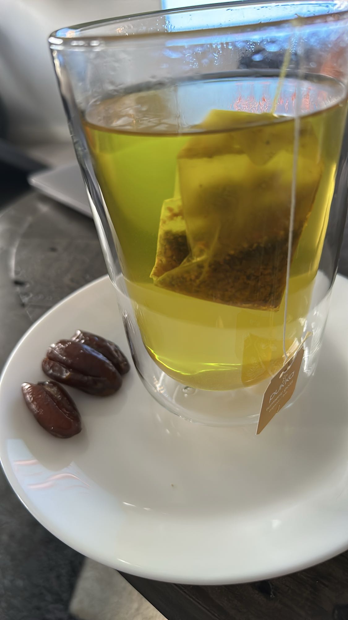 Grönt te med dadlar