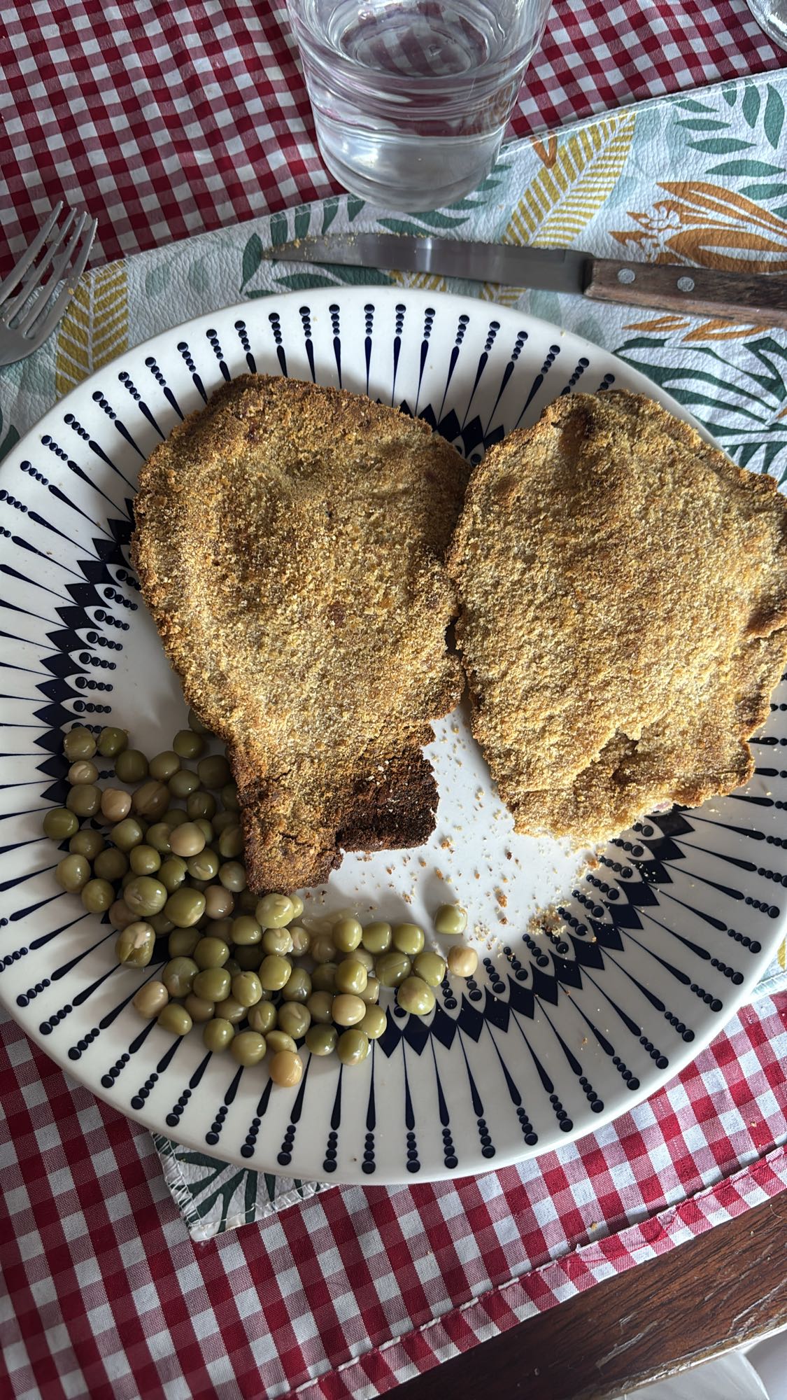 Breaded meat with peas