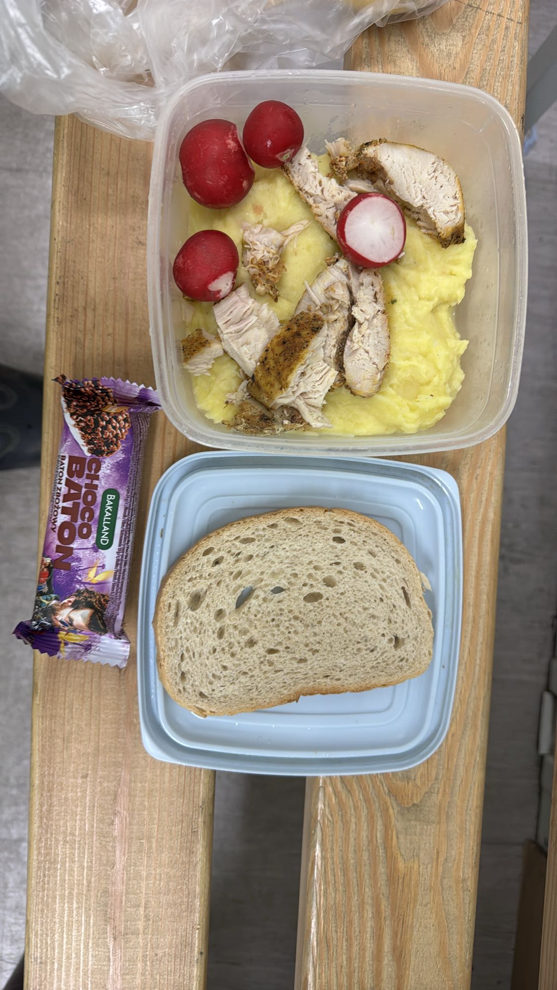 Курица с пюре и хлебом