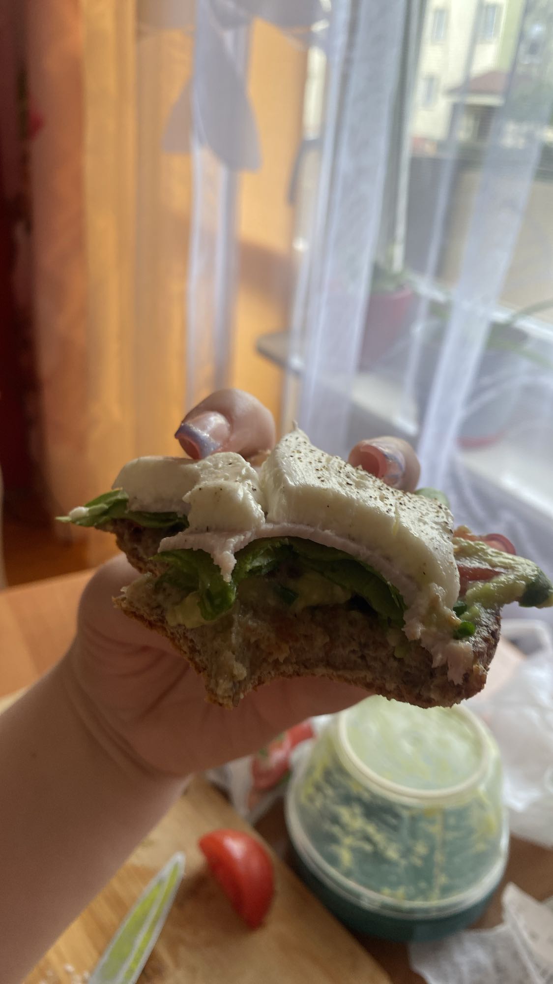 Kanapka z awokado i serem