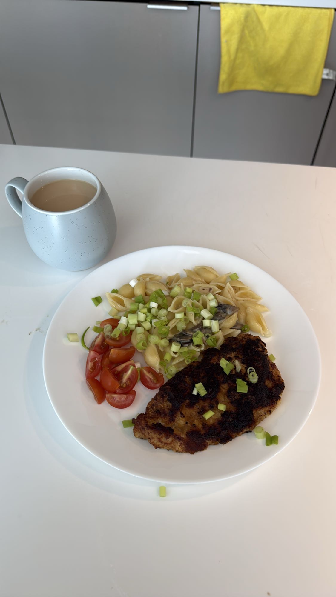 Котлета с макаронами