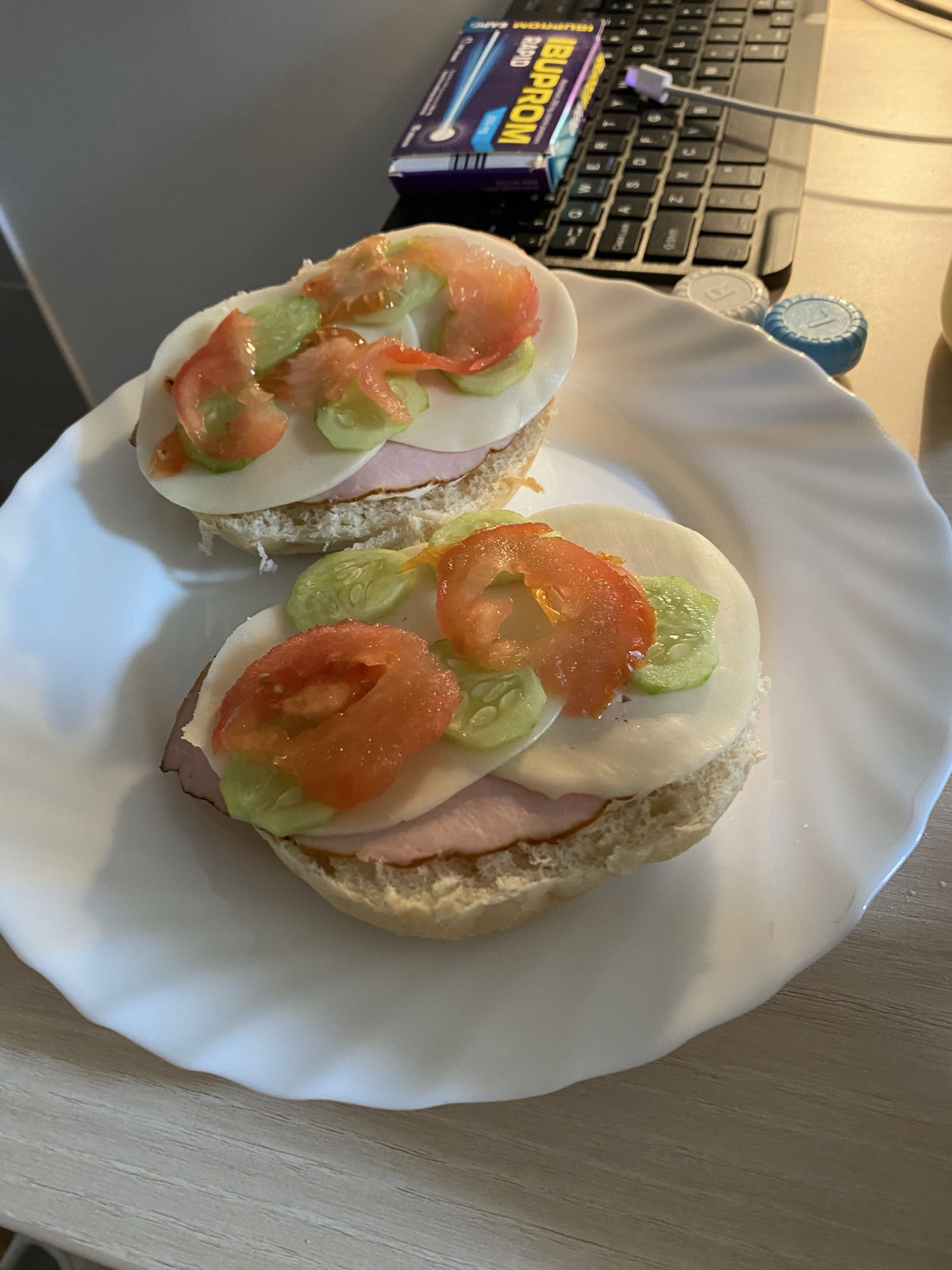 Kanapki z szynką i serem