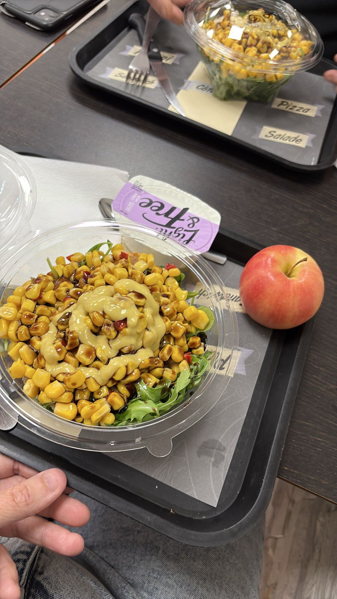 Salade poulet, maïs et pomme