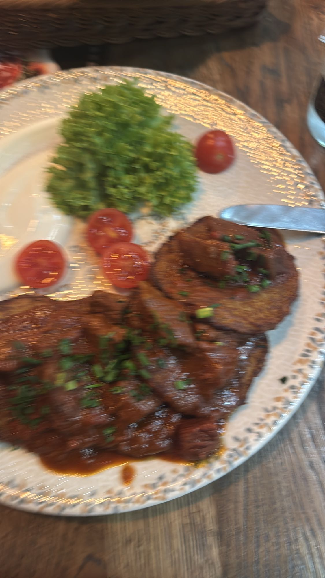 Placki z mięsem i sałatą