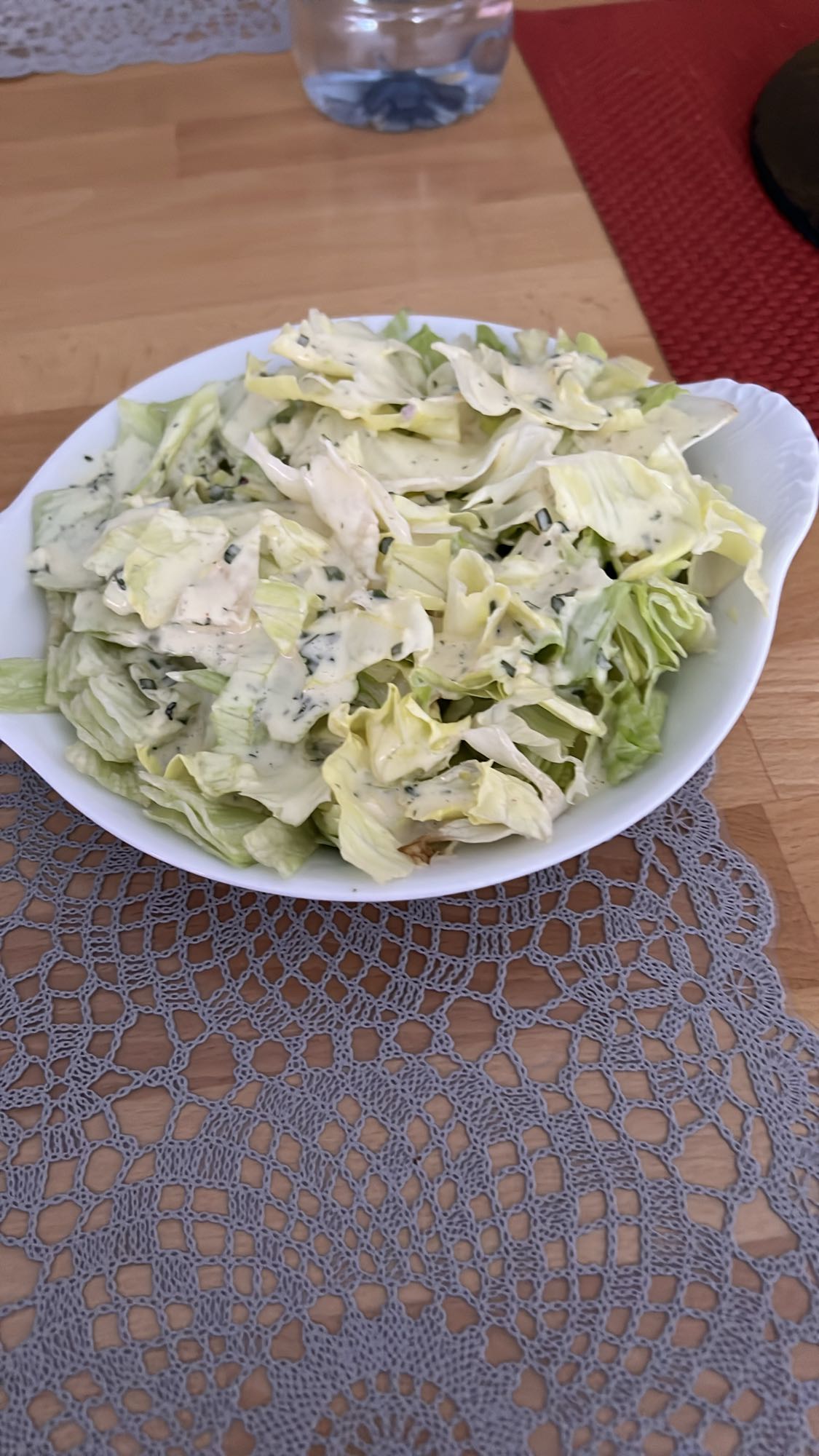 Ensalada con aderezo cremoso