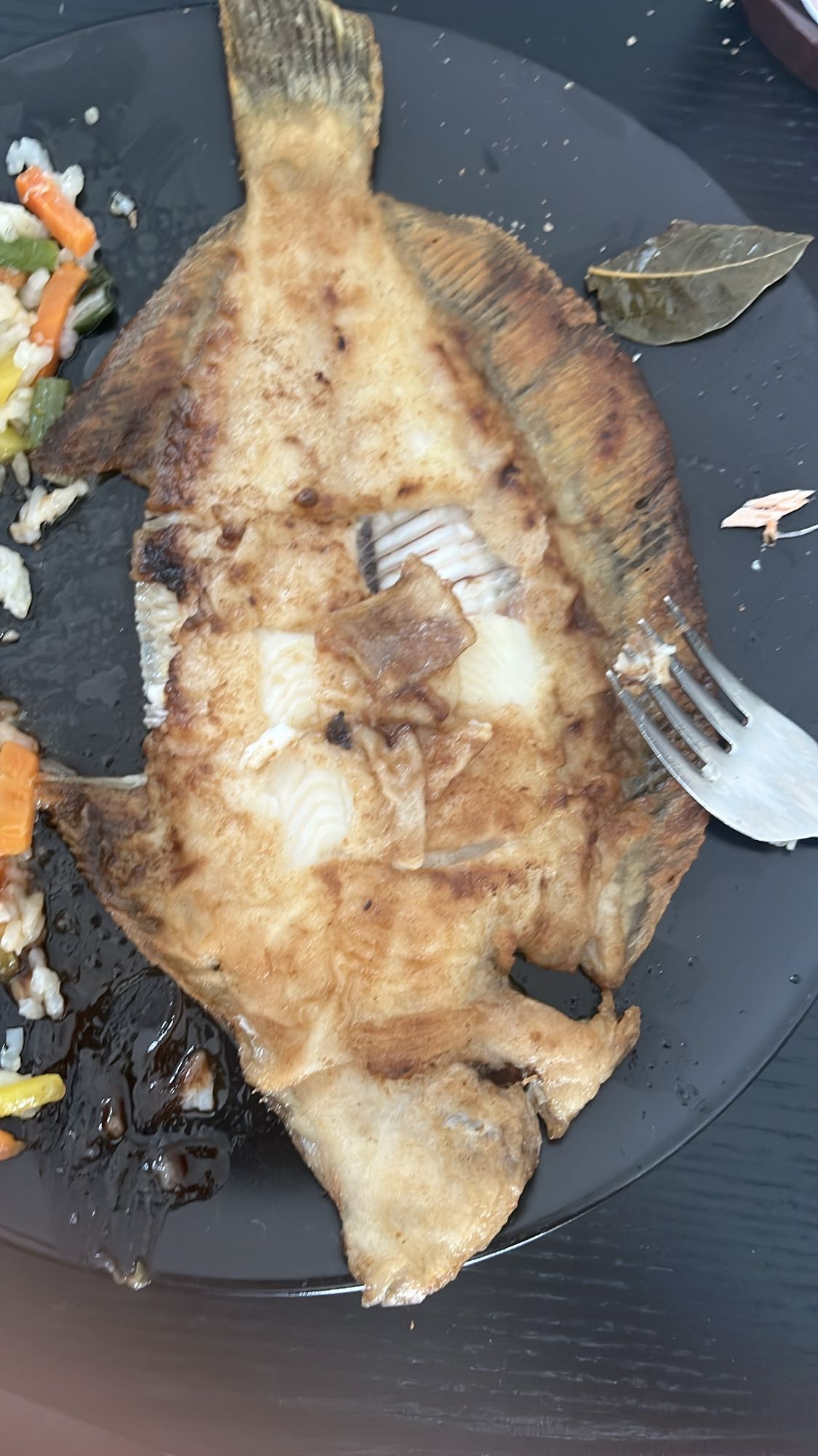 Жареная рыба с овощами