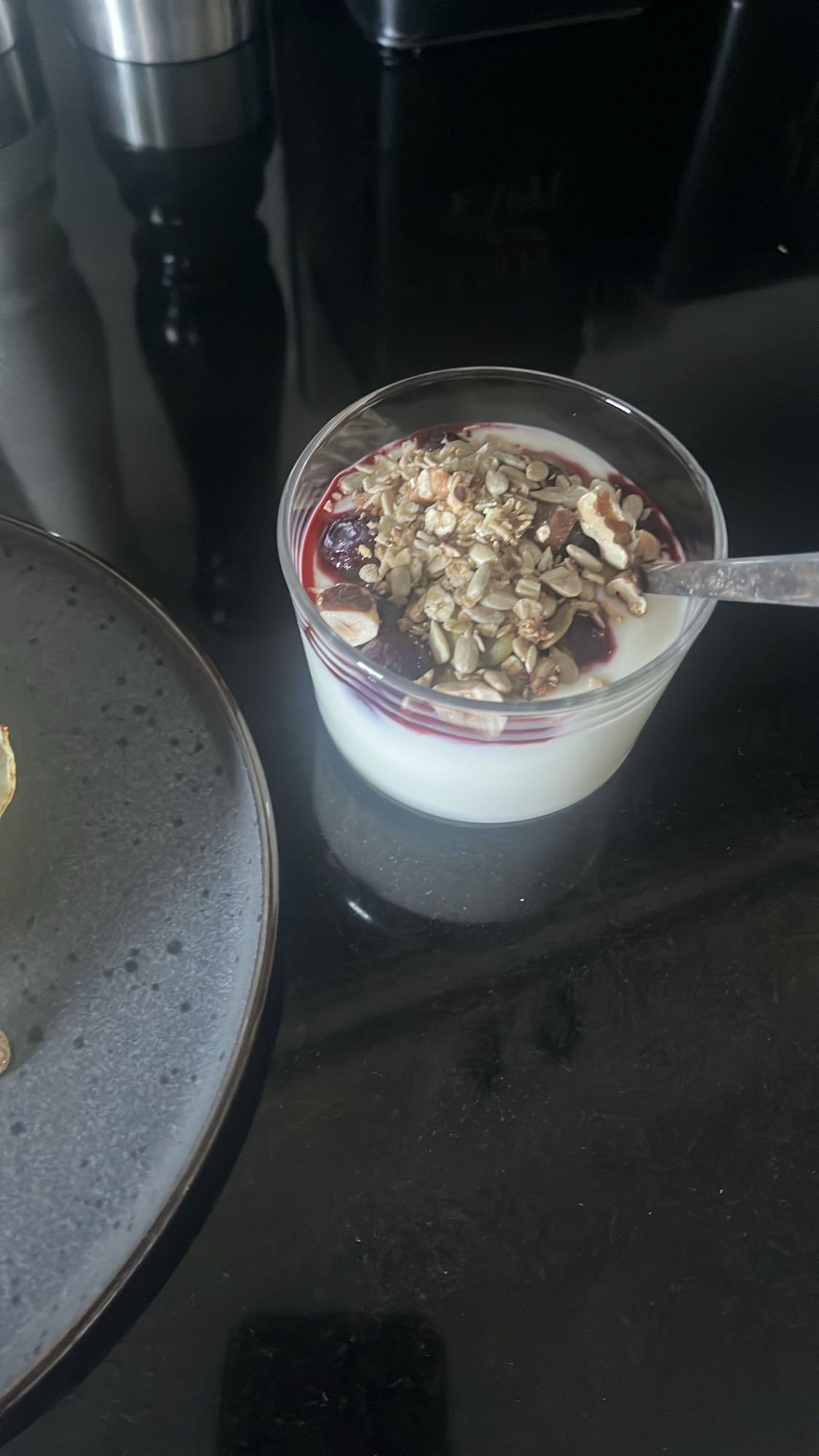 Yoghurt med bär & frön