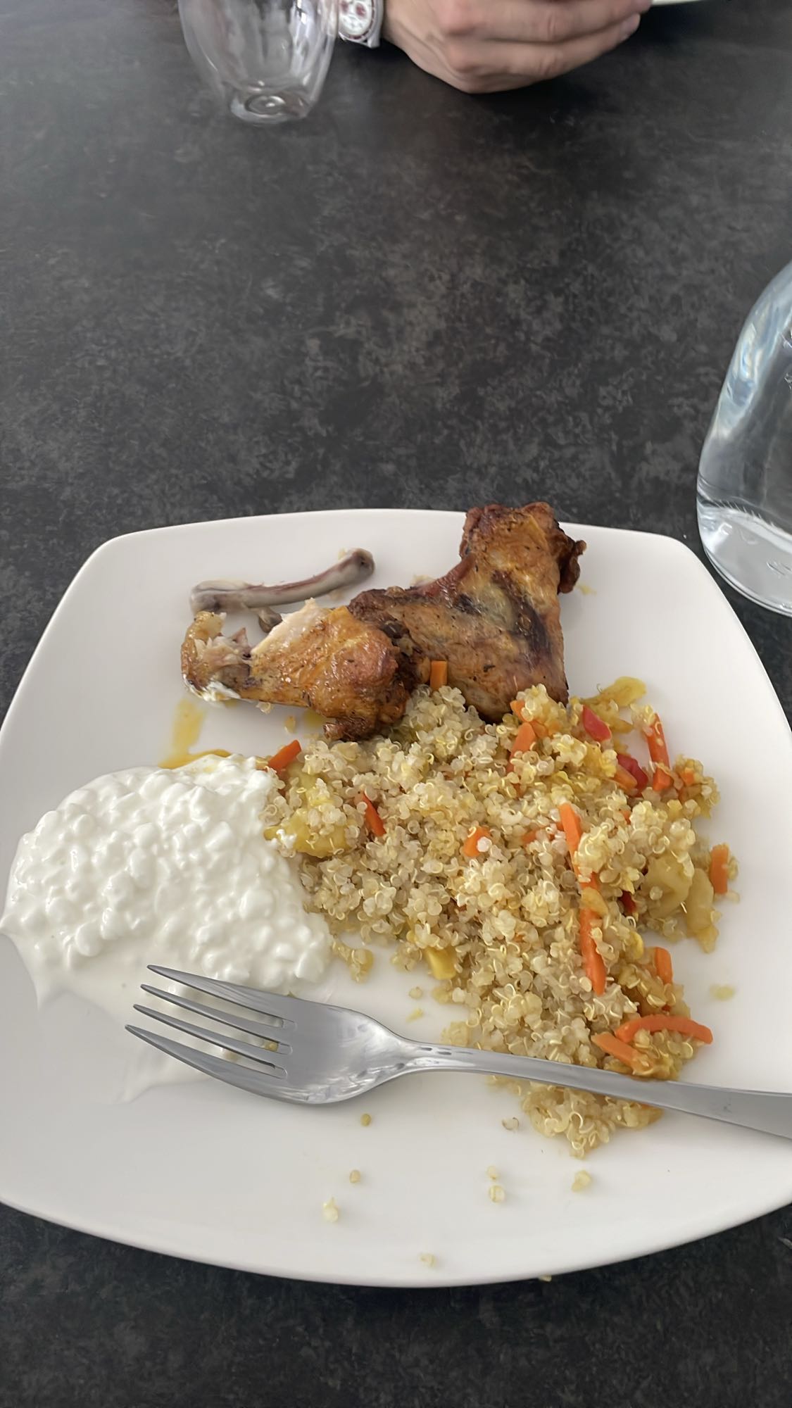 Pollo con quinoa y requesón