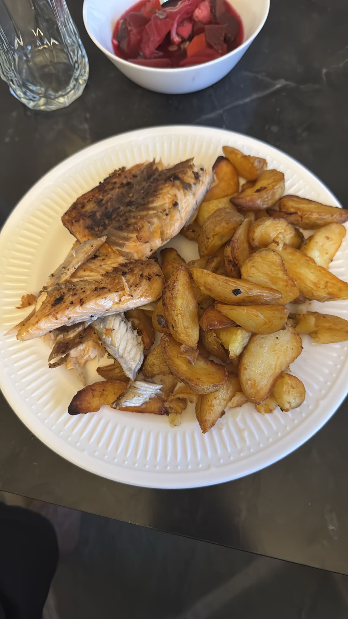 Lax med potatisklyftor