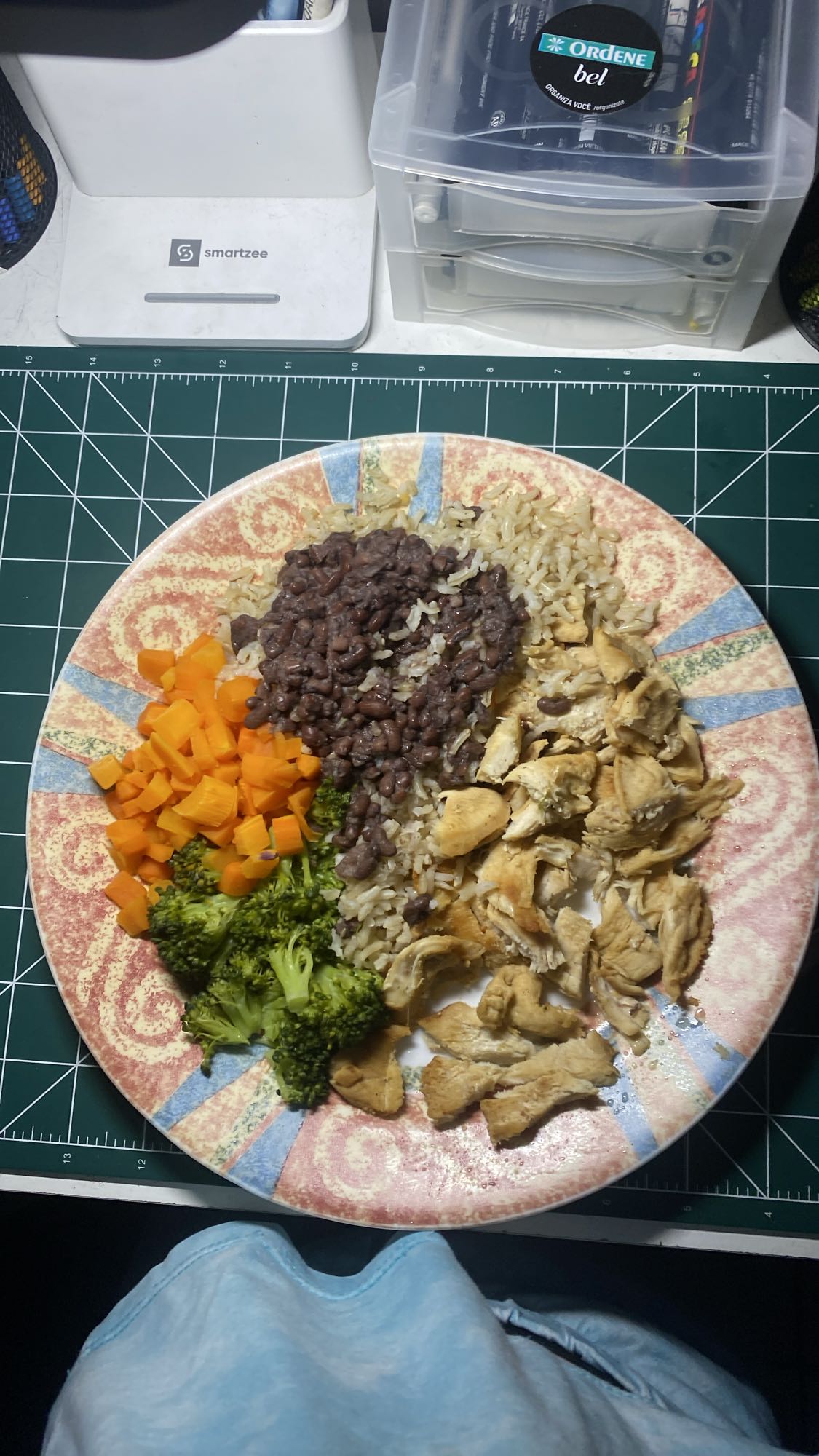 Frango com arroz e legumes