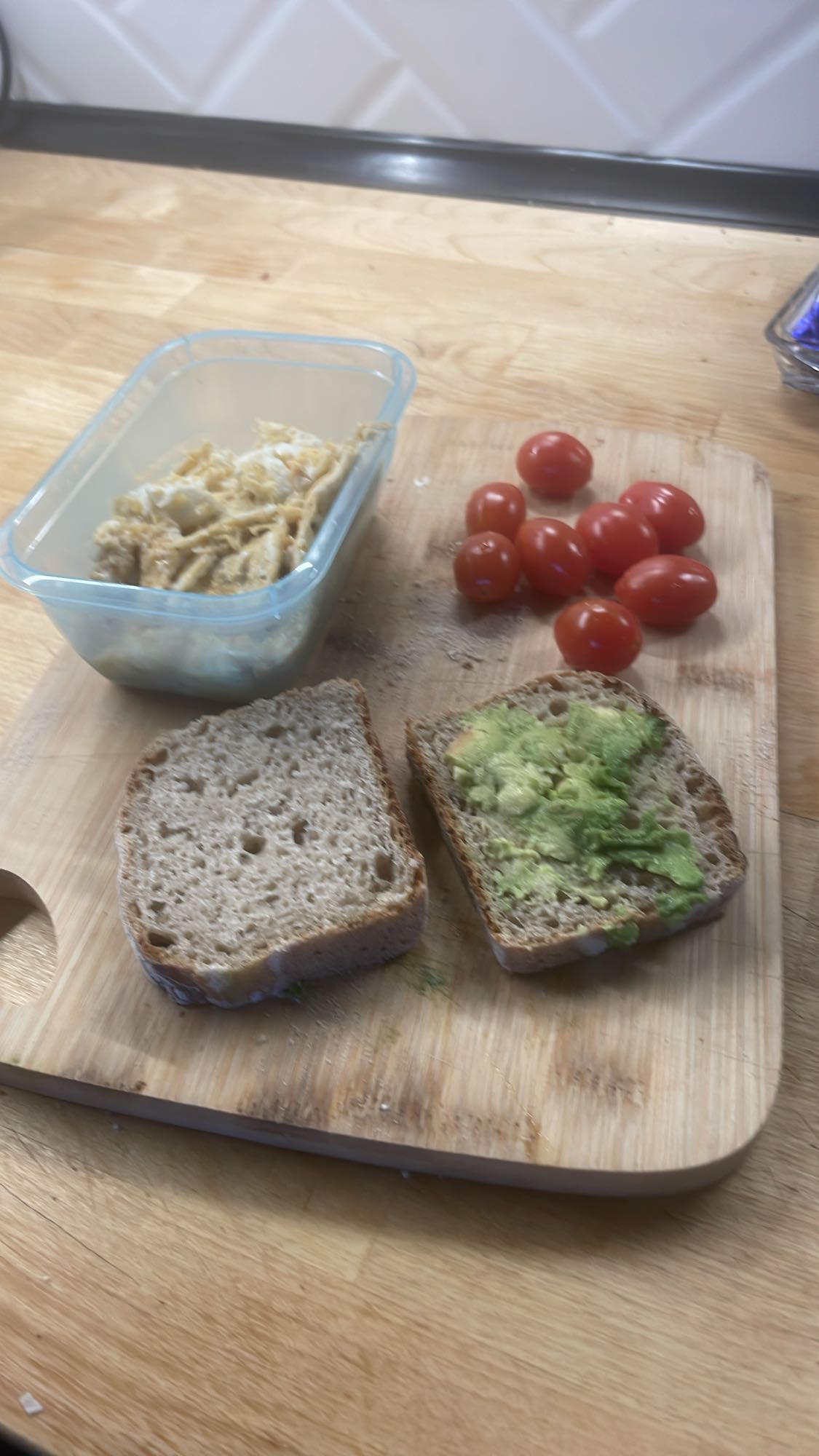 Kanapka z awokado i jajkiem