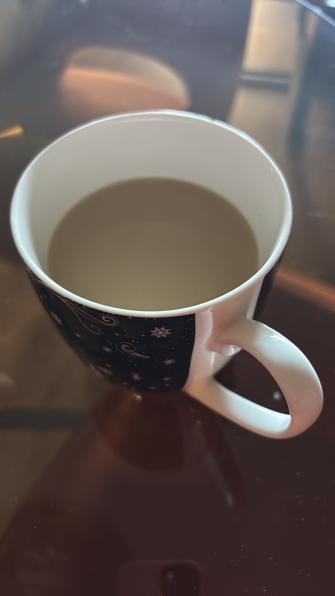 Kubek kawy z mlekiem