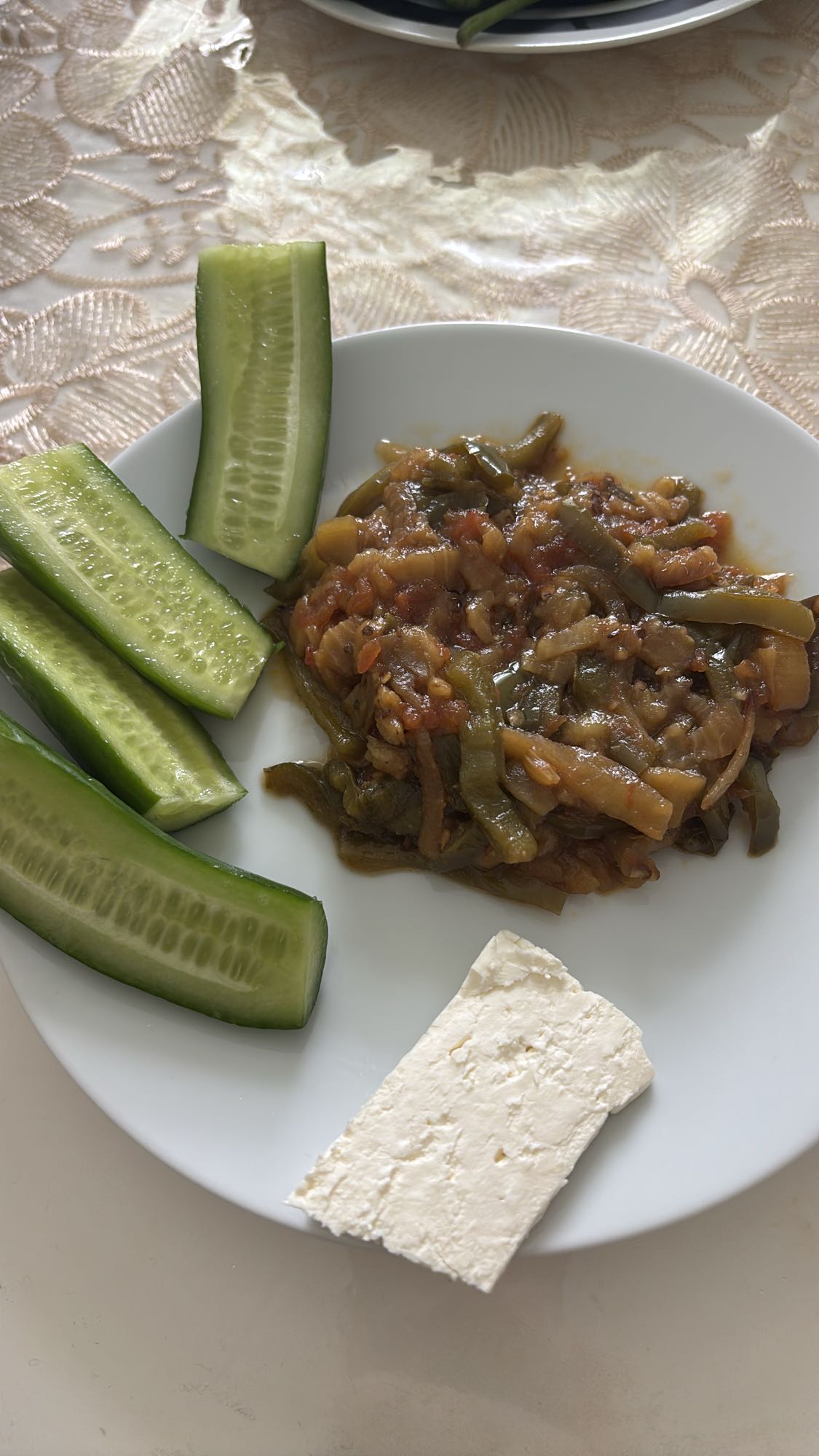 Grönsaker och osttallrik