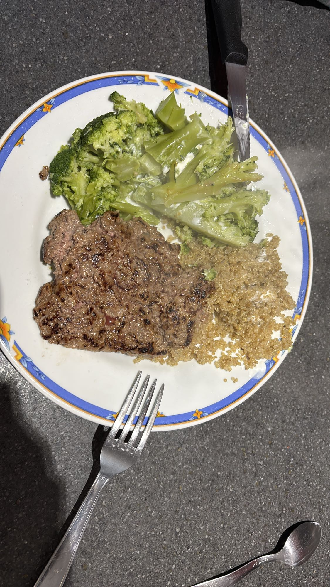 Steak quinoa brocoli