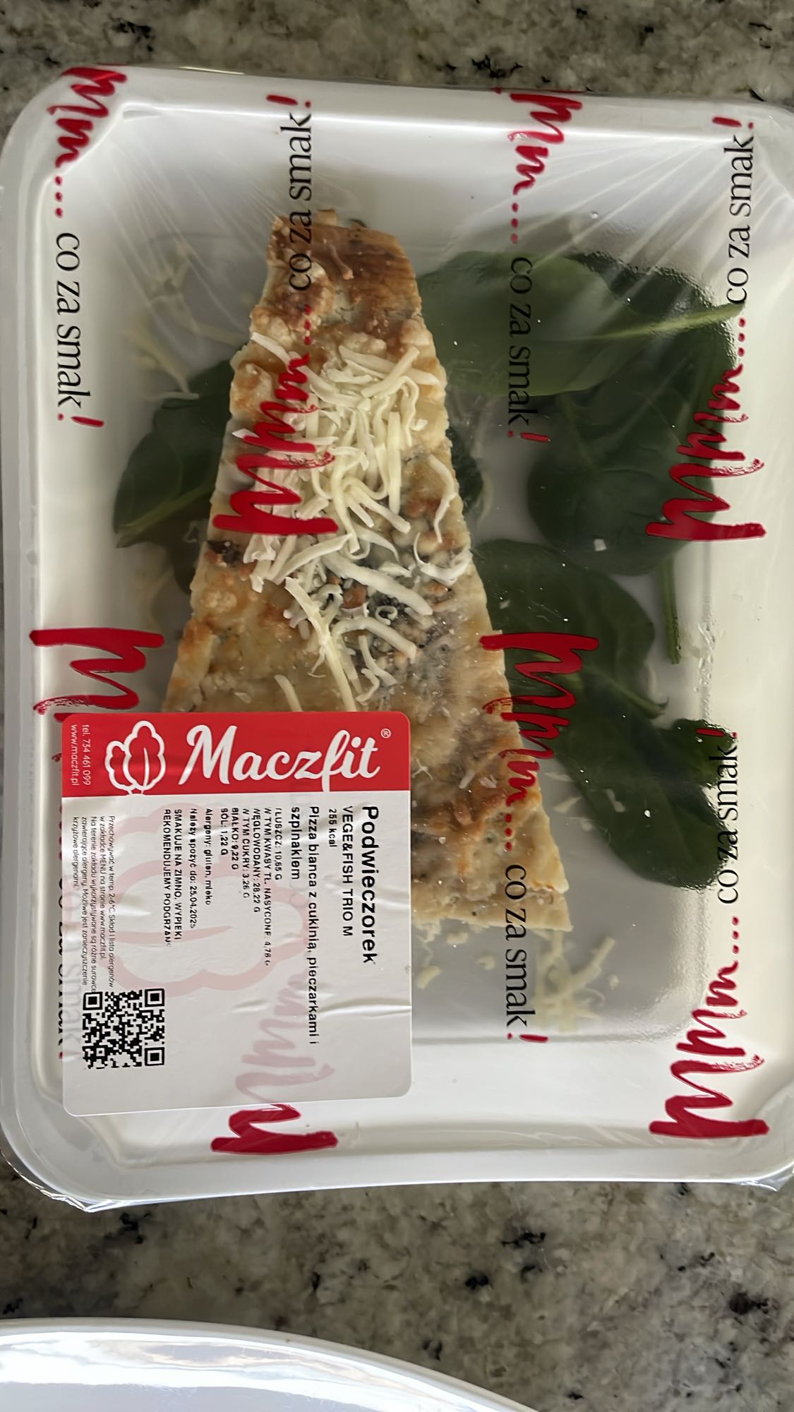 Pizza bianca z cukinią pieczarkami i szpinakiem