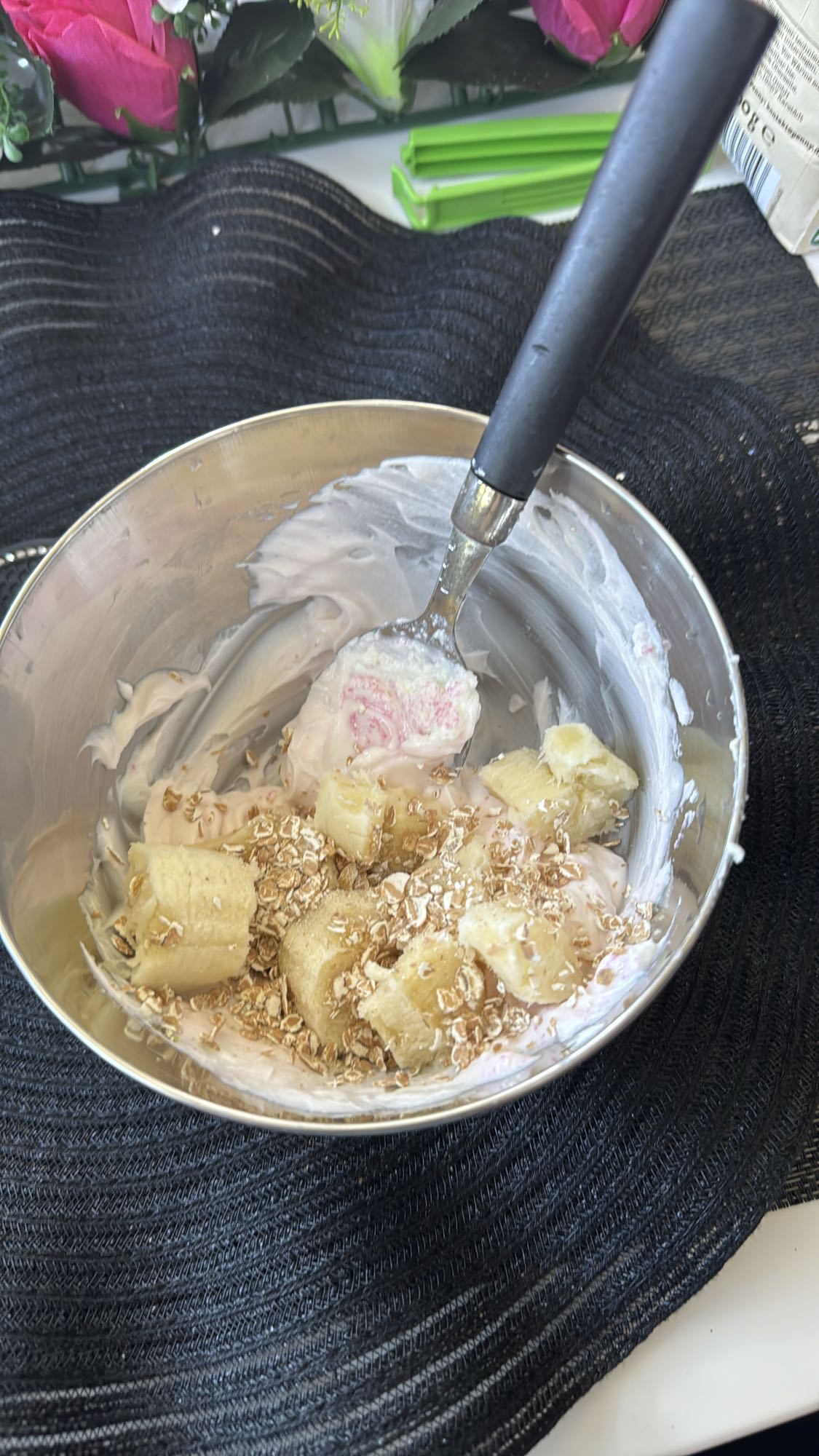 Joghurt mit Banane und Haferflocken