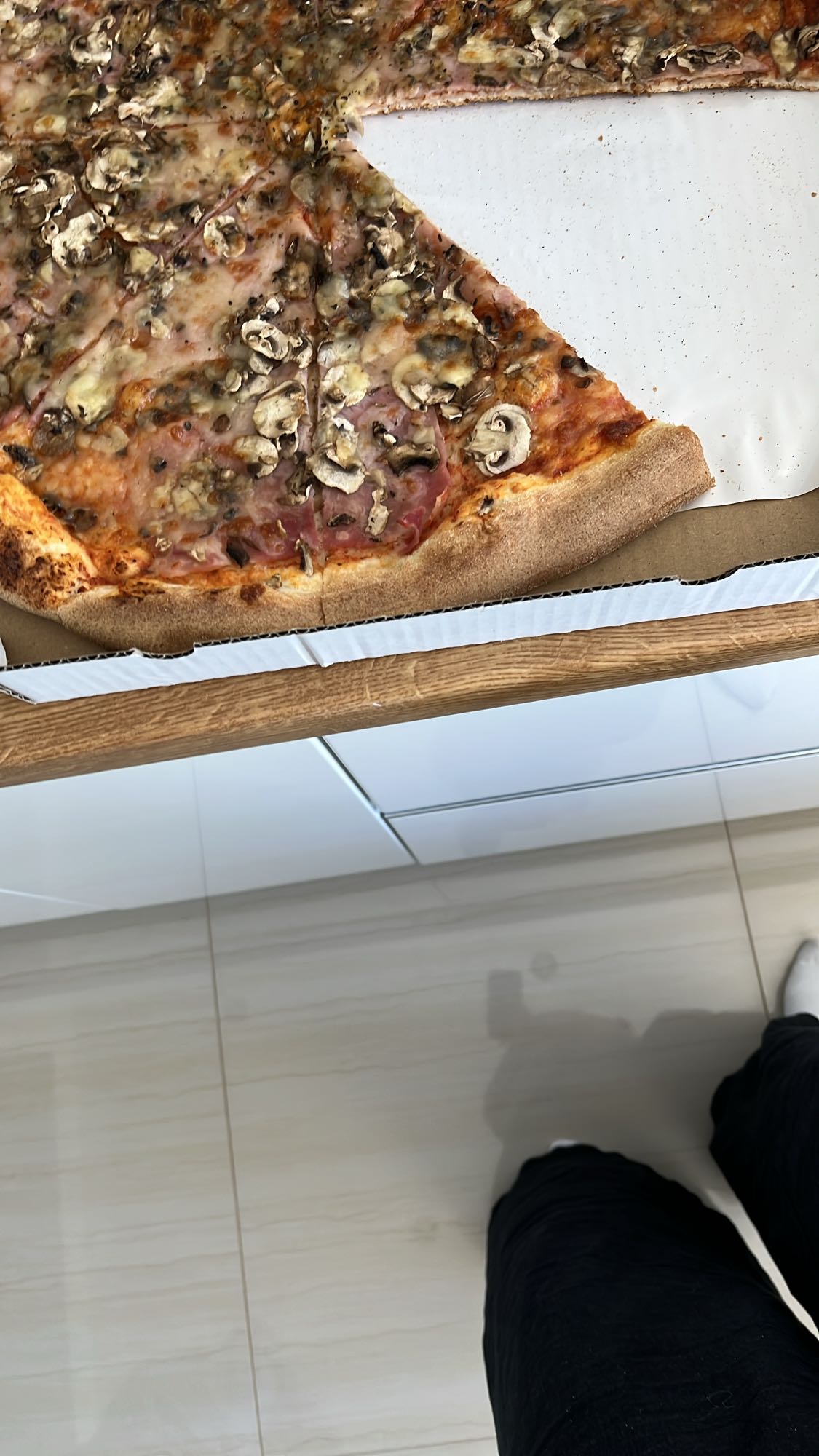 Pizza z pieczarkami