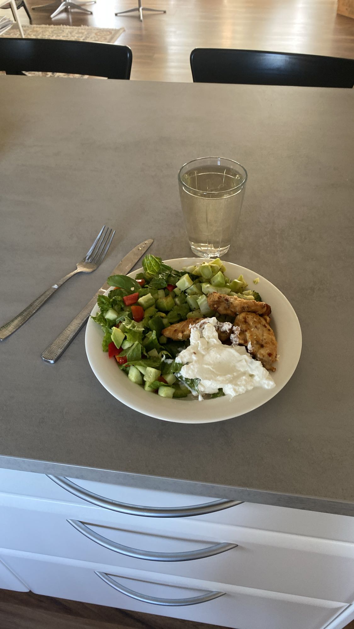 Kyckling med sallad, kvarg och avokado