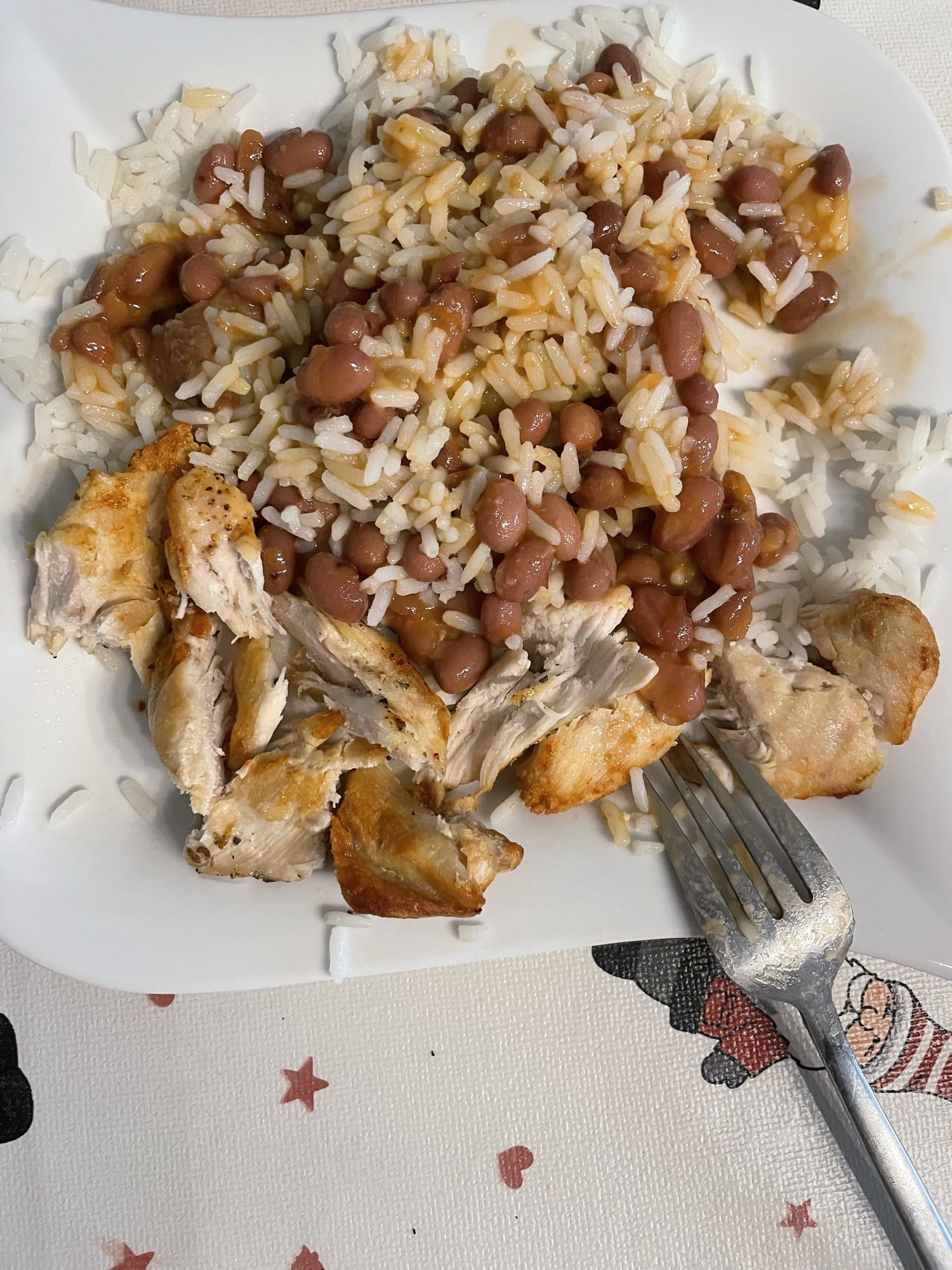 Arroz, frijoles y pollo