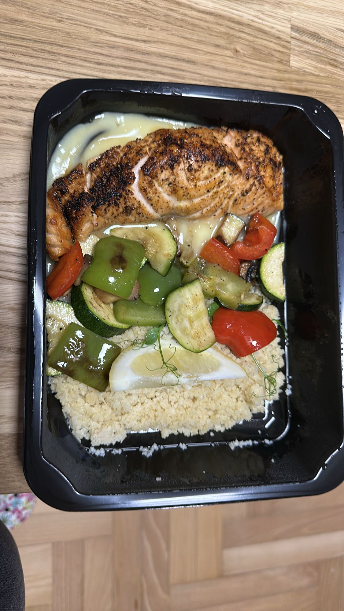 Łosoś z warzywami i kuskusem