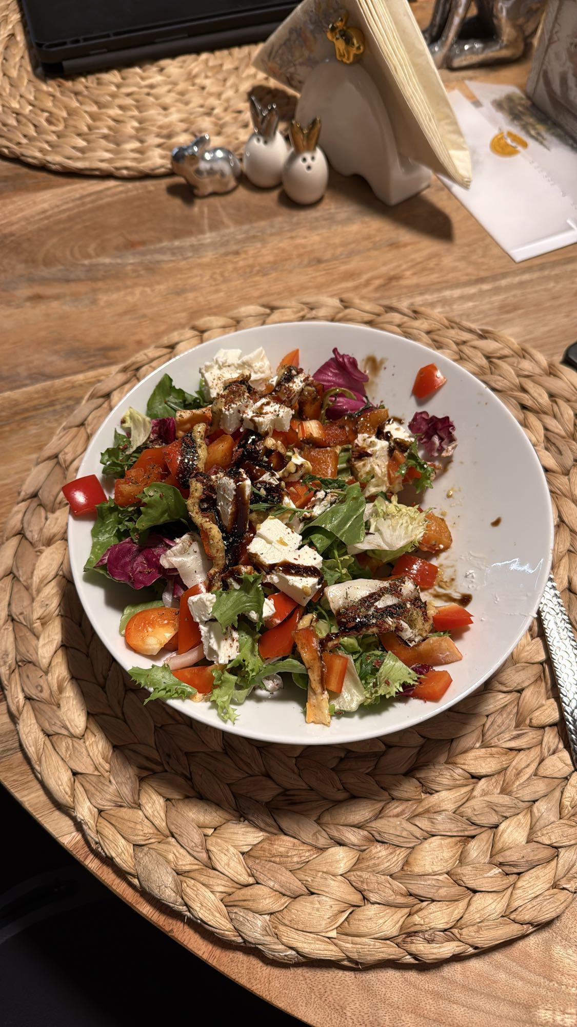 Sałatka z fetą i warzywami