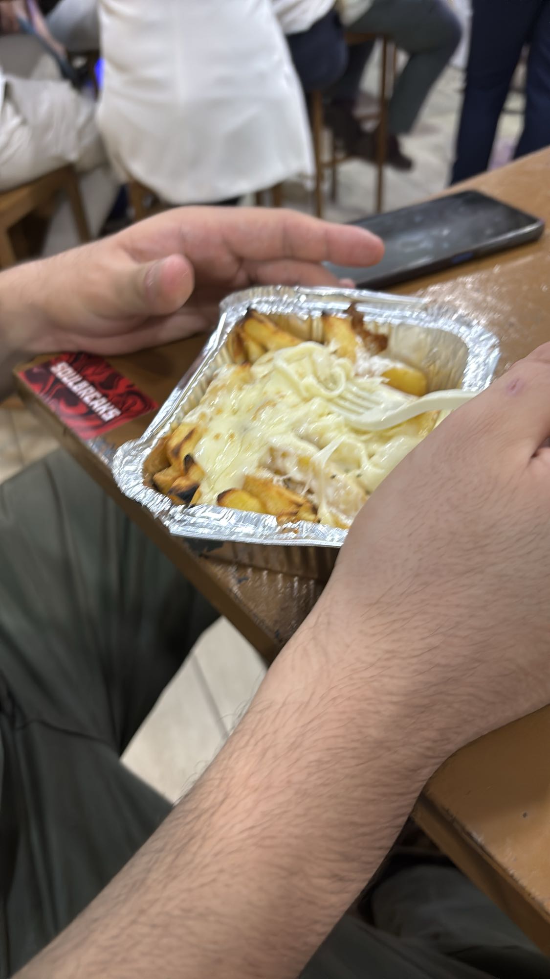 Durum completo con salsa alioli y picante y papas con alioli y picante