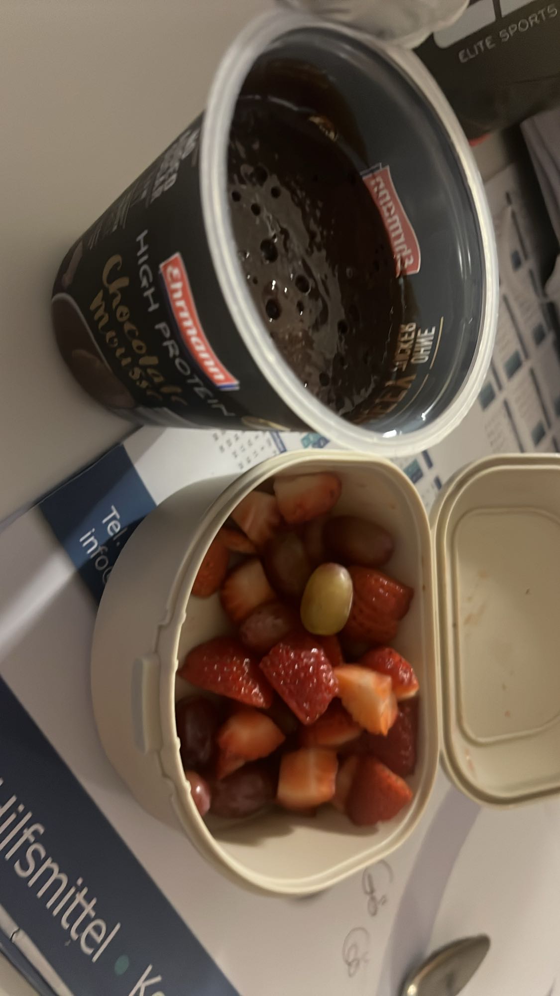 Mousse au chocolat et fruits