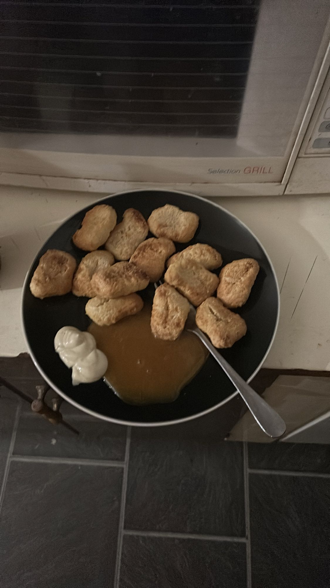 Kycklingnuggets med sås