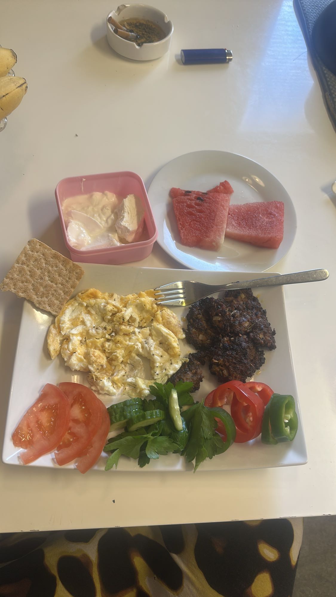 Blandad frukosttallrik