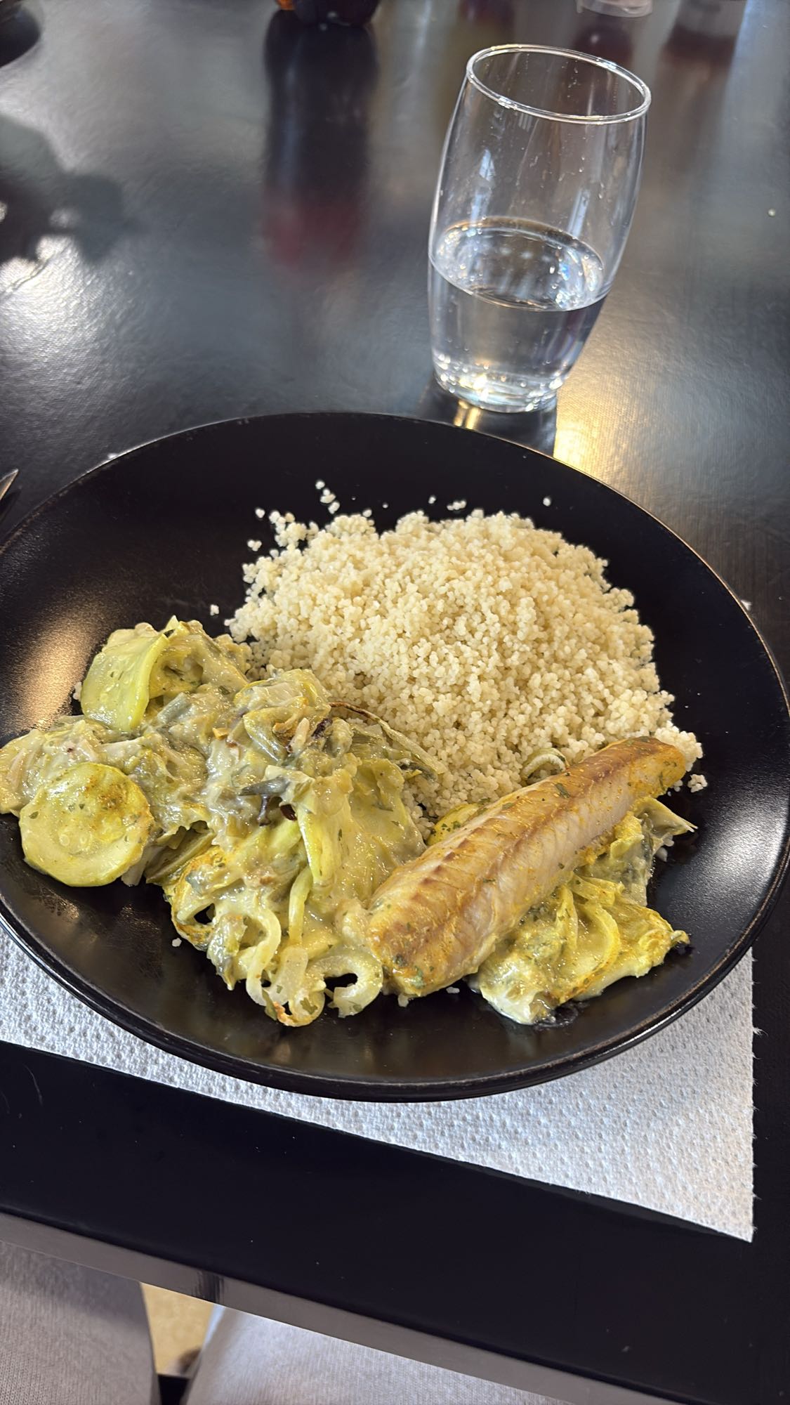 Poisson et semoule aux légumes