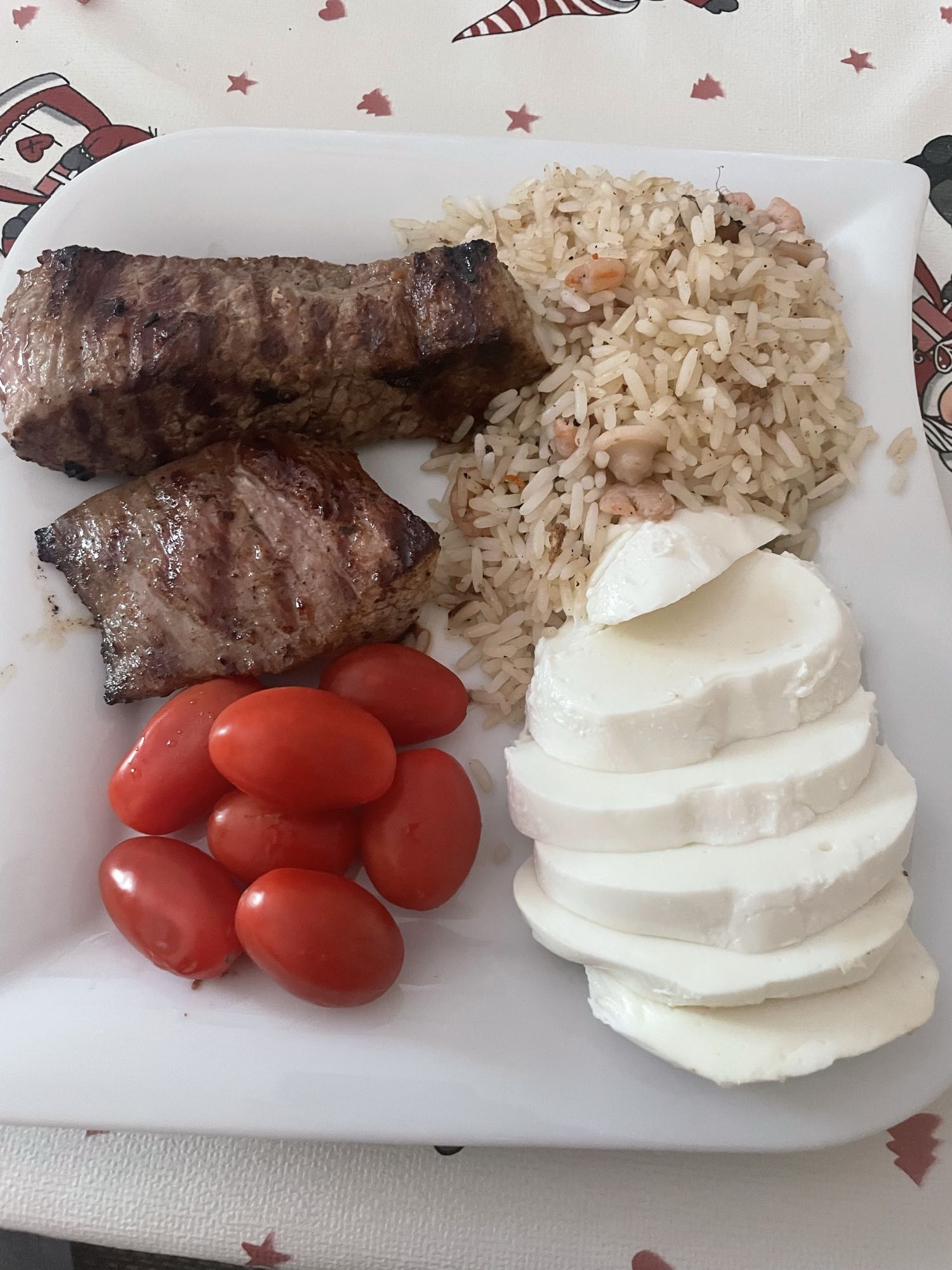Carne, arroz e mozzarella