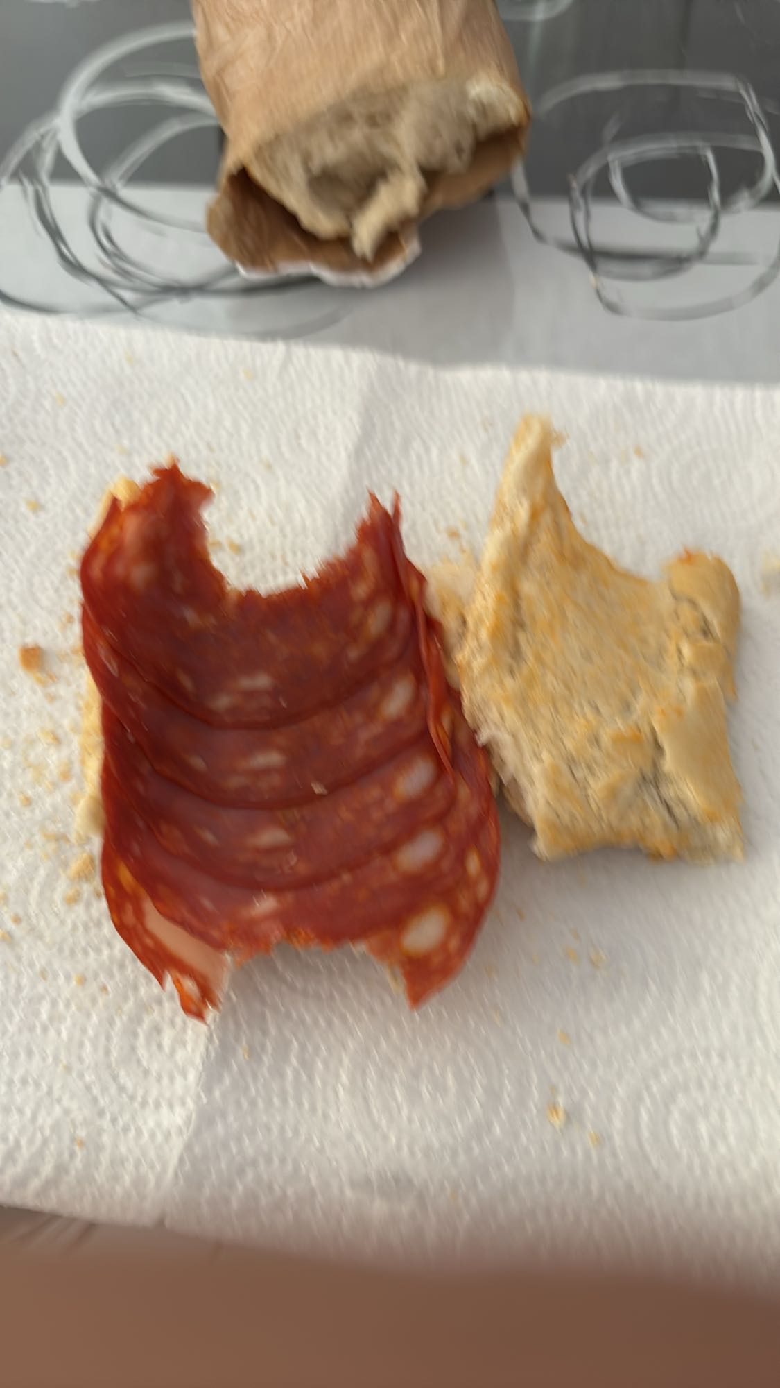 Dos bocadillos de chorizo y uno de chocolate