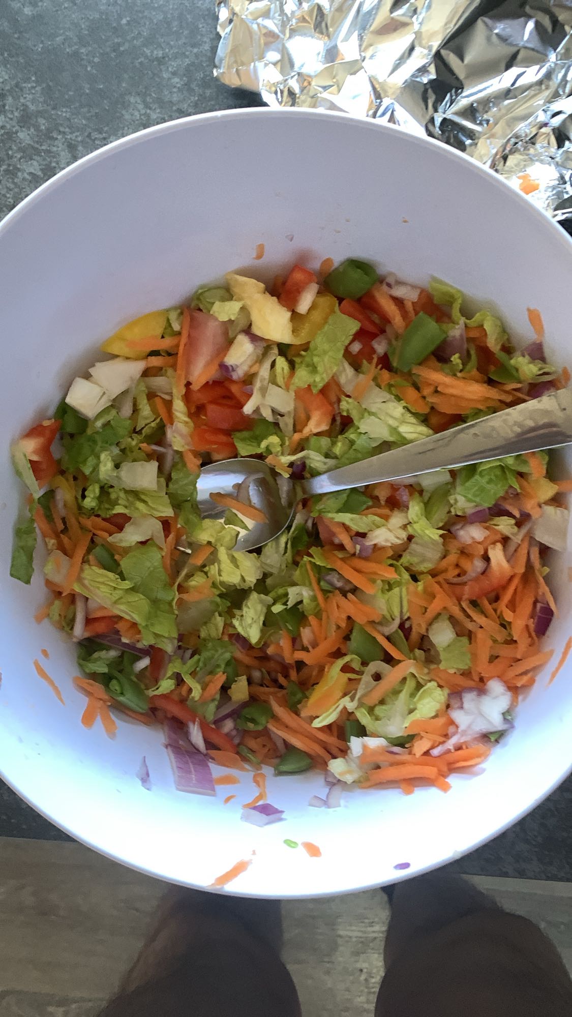 Färgglad grönsakssallad