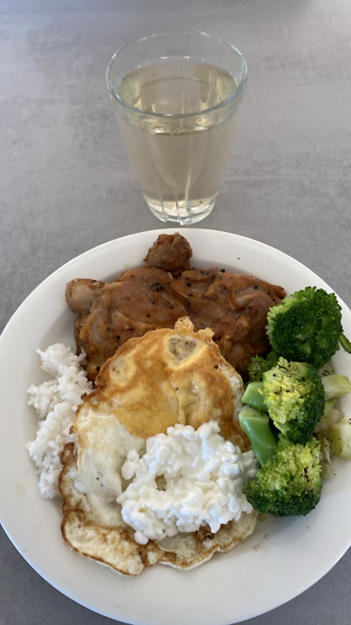 Kyckling med ris och ägg