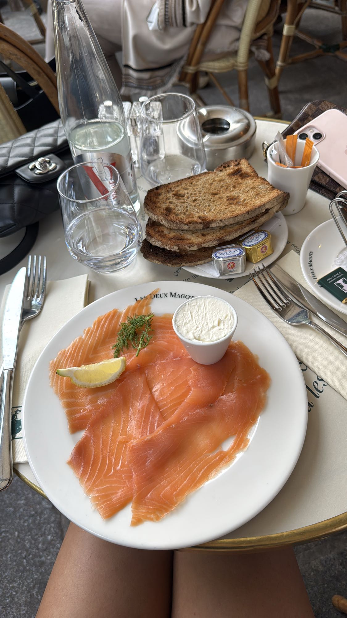 Saumon fumé et pain