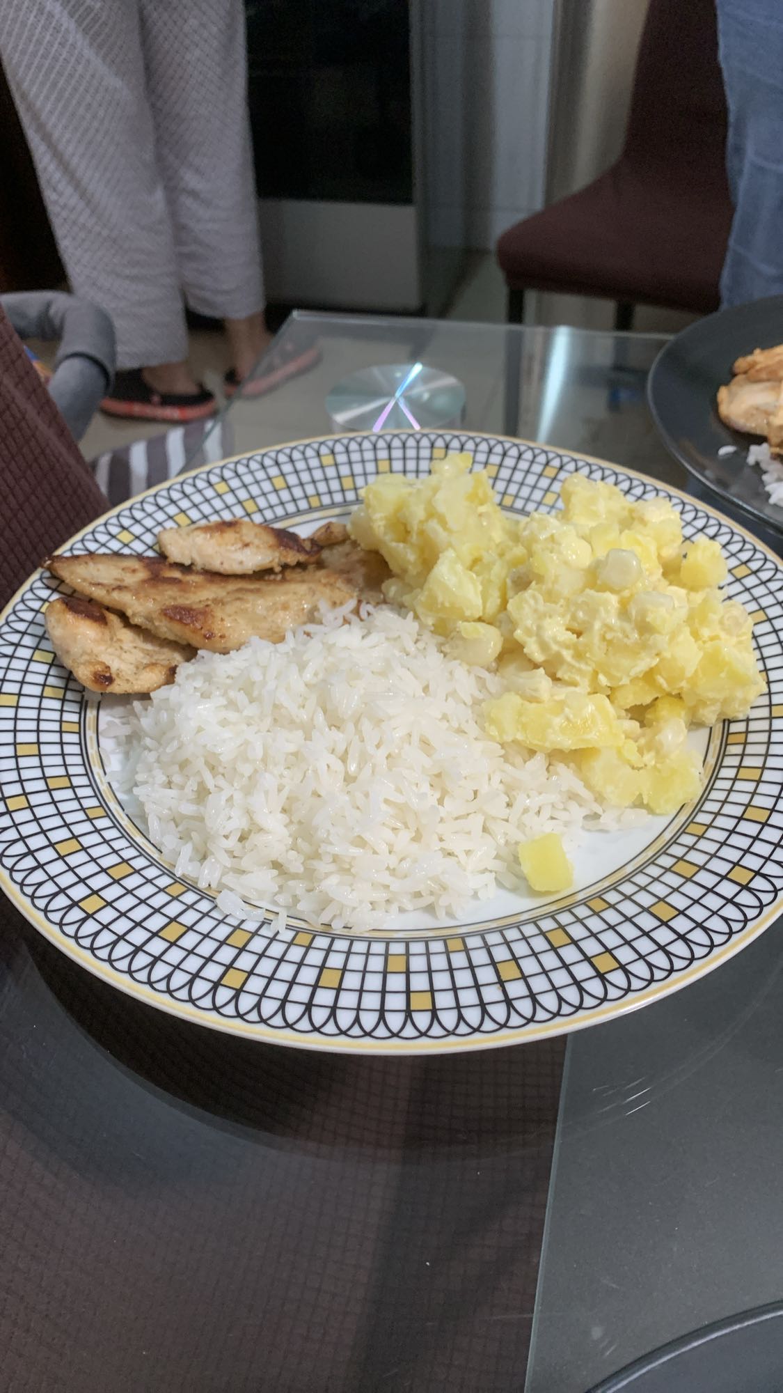 Pollo con arroz y papas