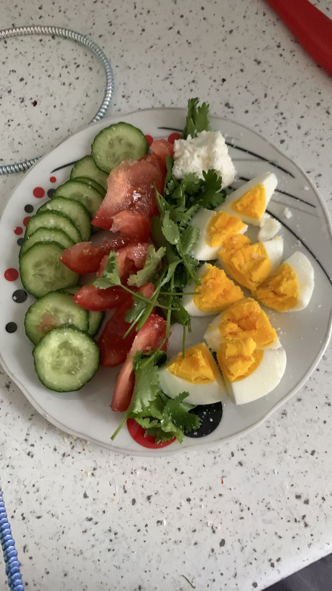 Салат с яйцом и овощами