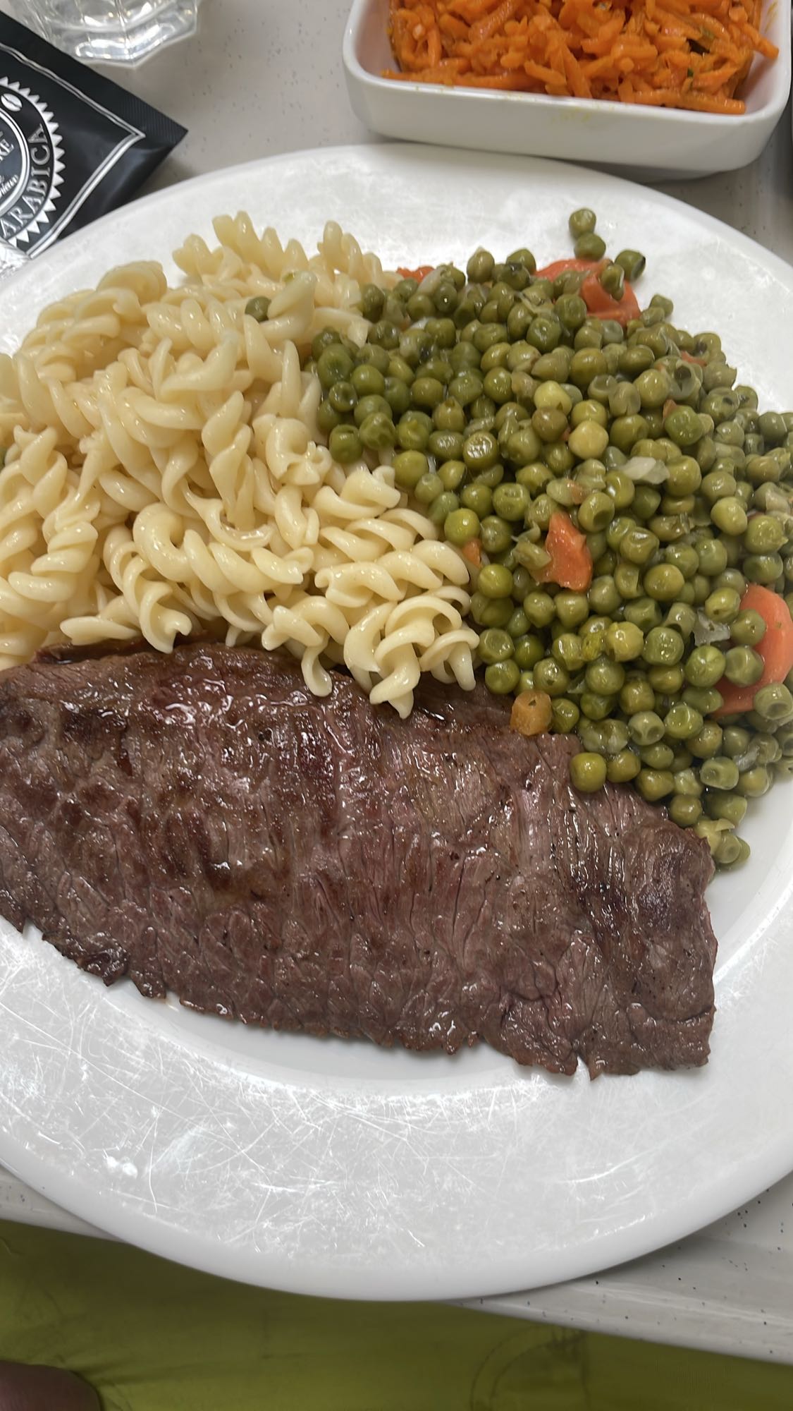 Steak pâtes légumes