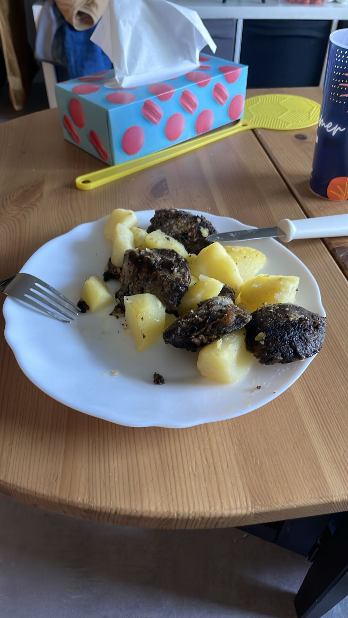 Wątróbka z ziemniakami i ogórkiem kiszonym