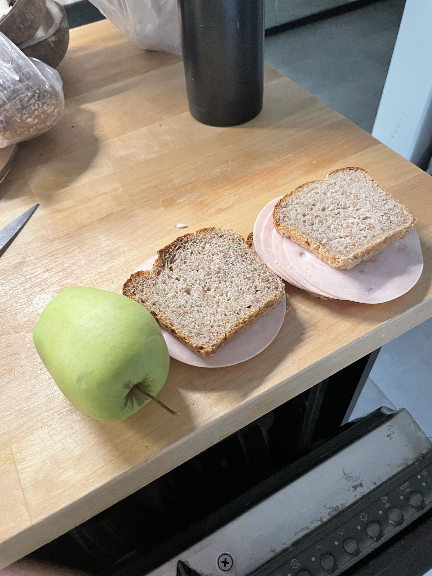 Kanapki z szynką z indyka i jabłko