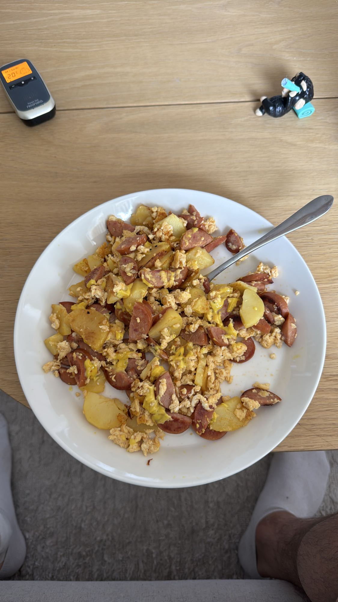 Korv och ägg med potatis