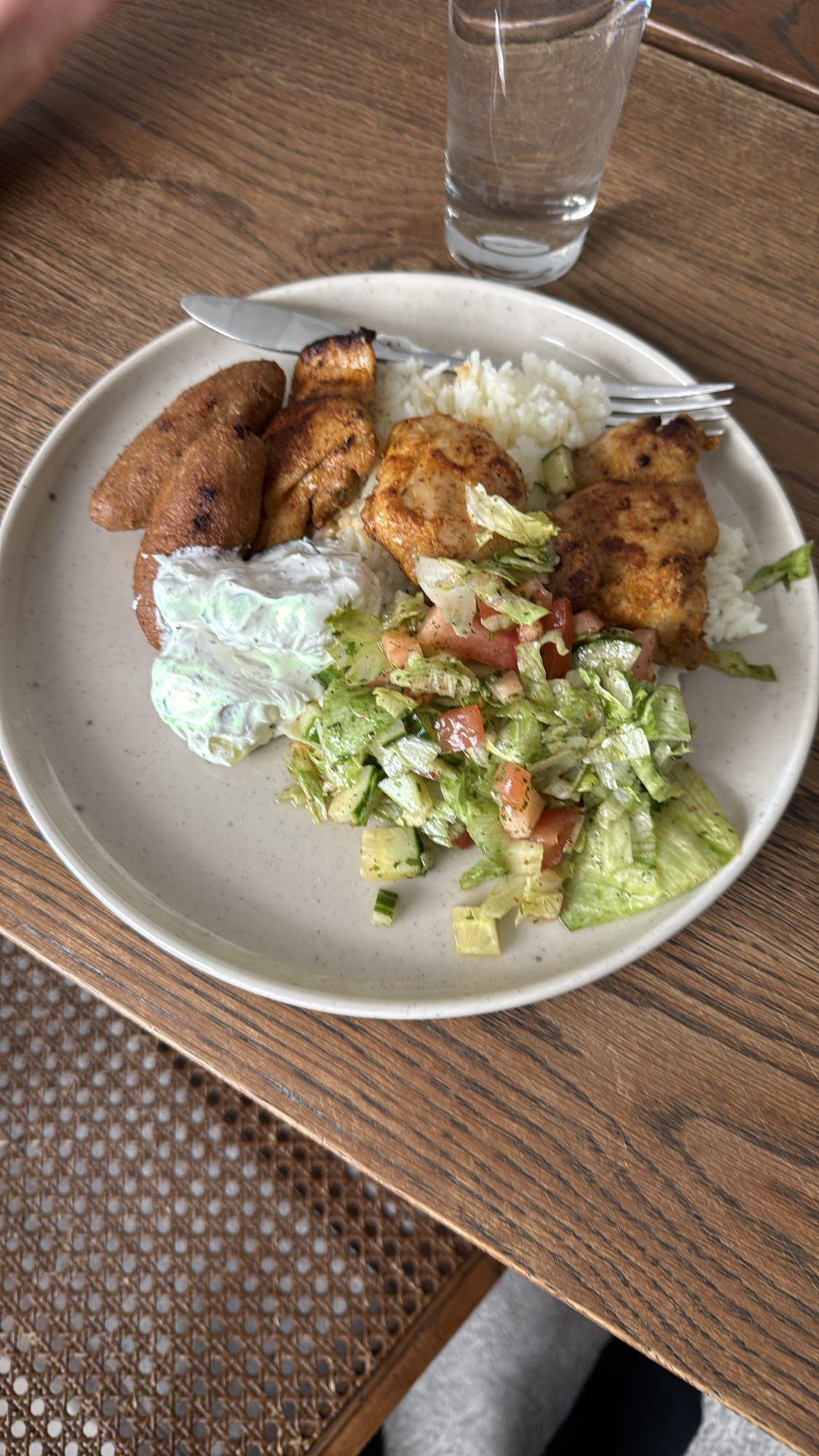 Kyckling med ris och sallad