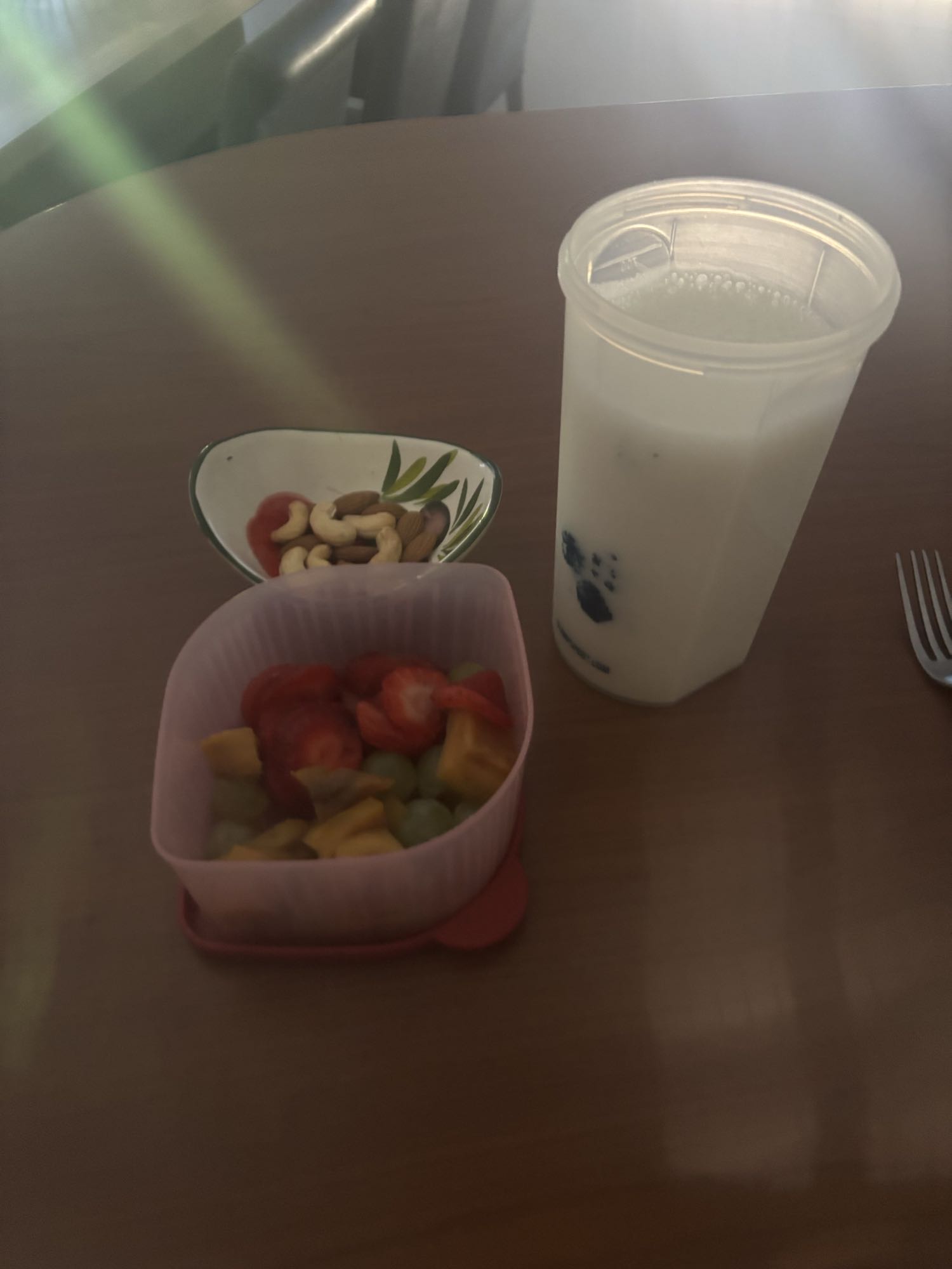 Fruits, noix et lait de coco