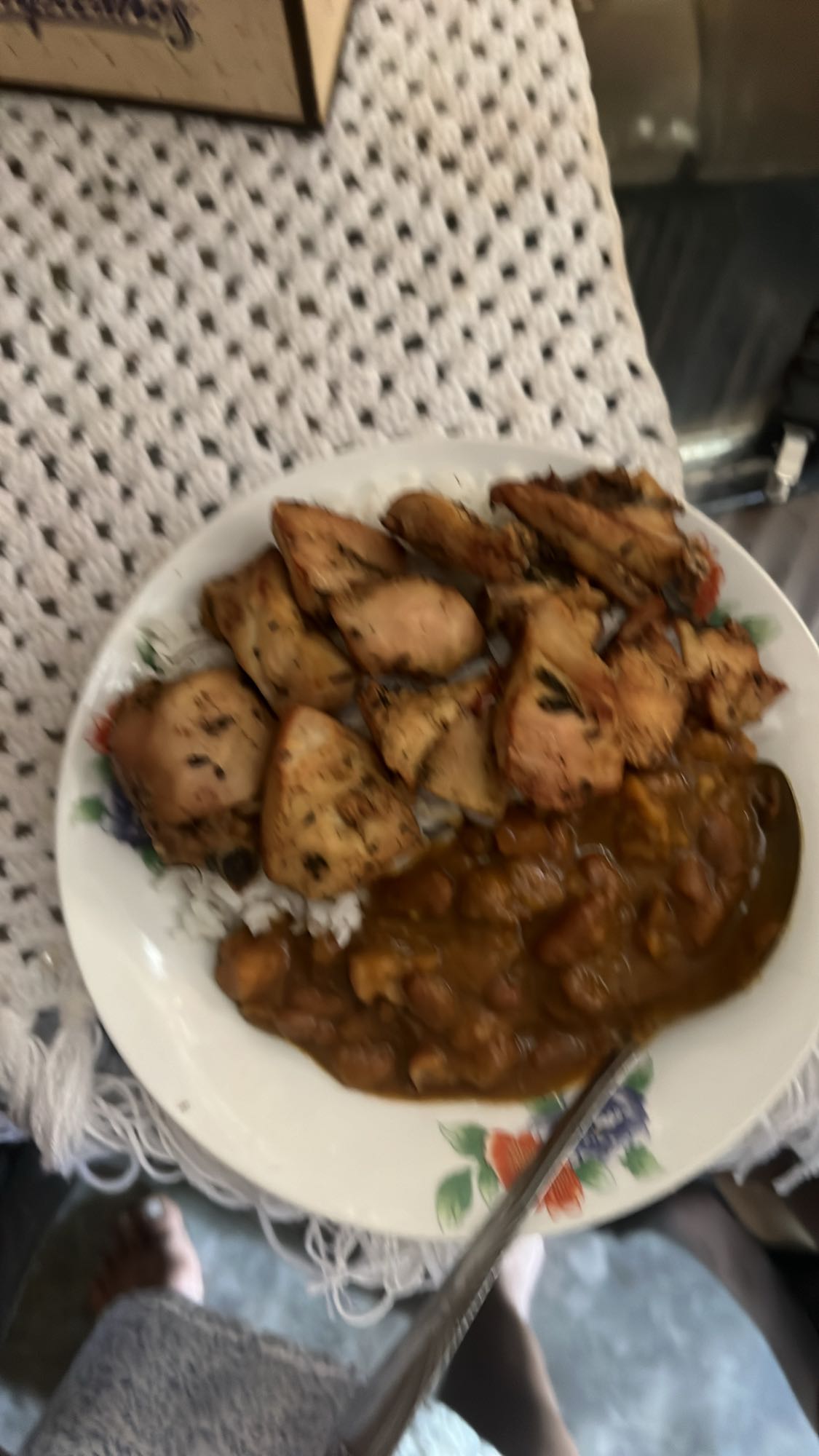 Pollo con arroz y frijoles