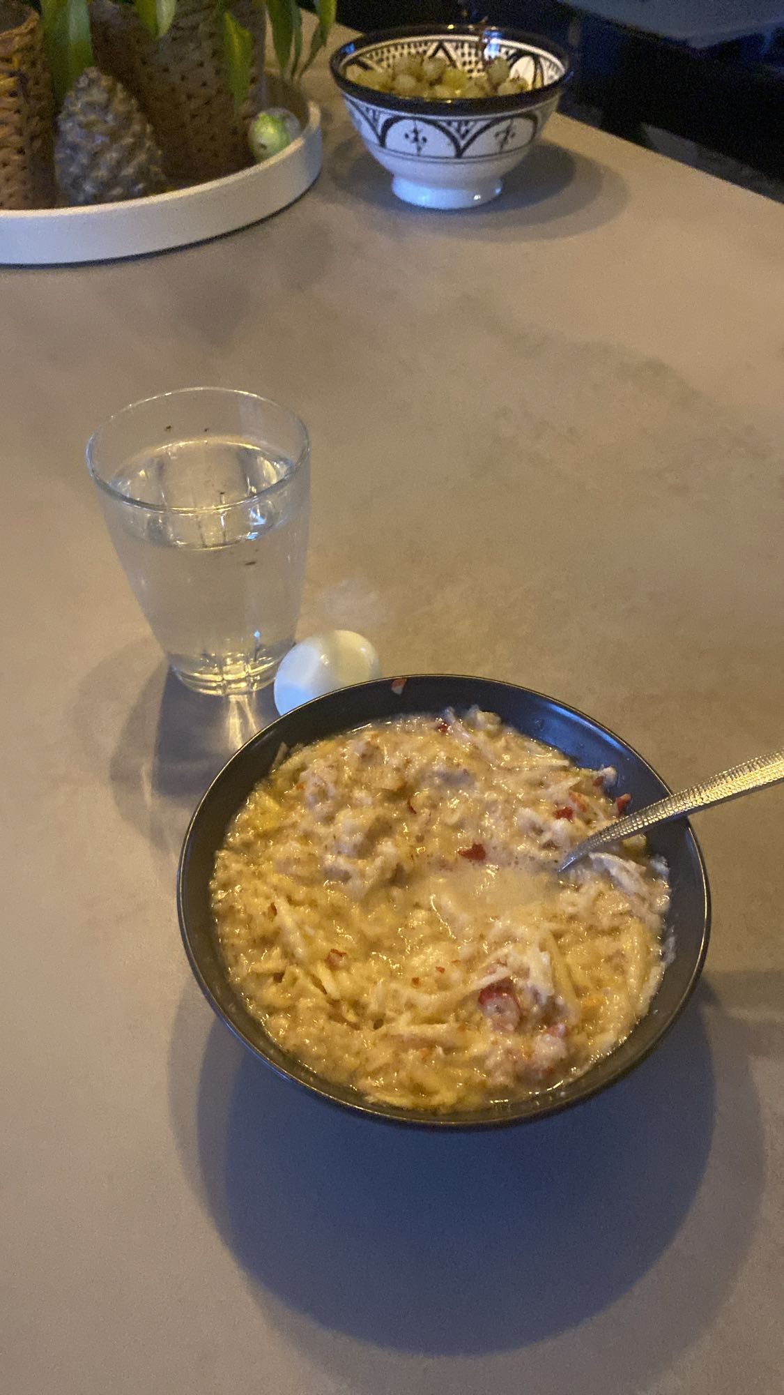 Havregrynsgröt med ägg, äpple och proteinpulver