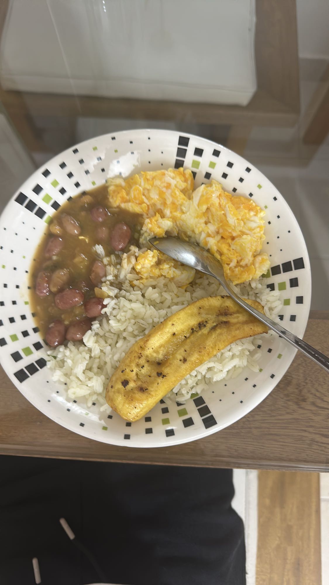 Arroz, frijoles y plátano