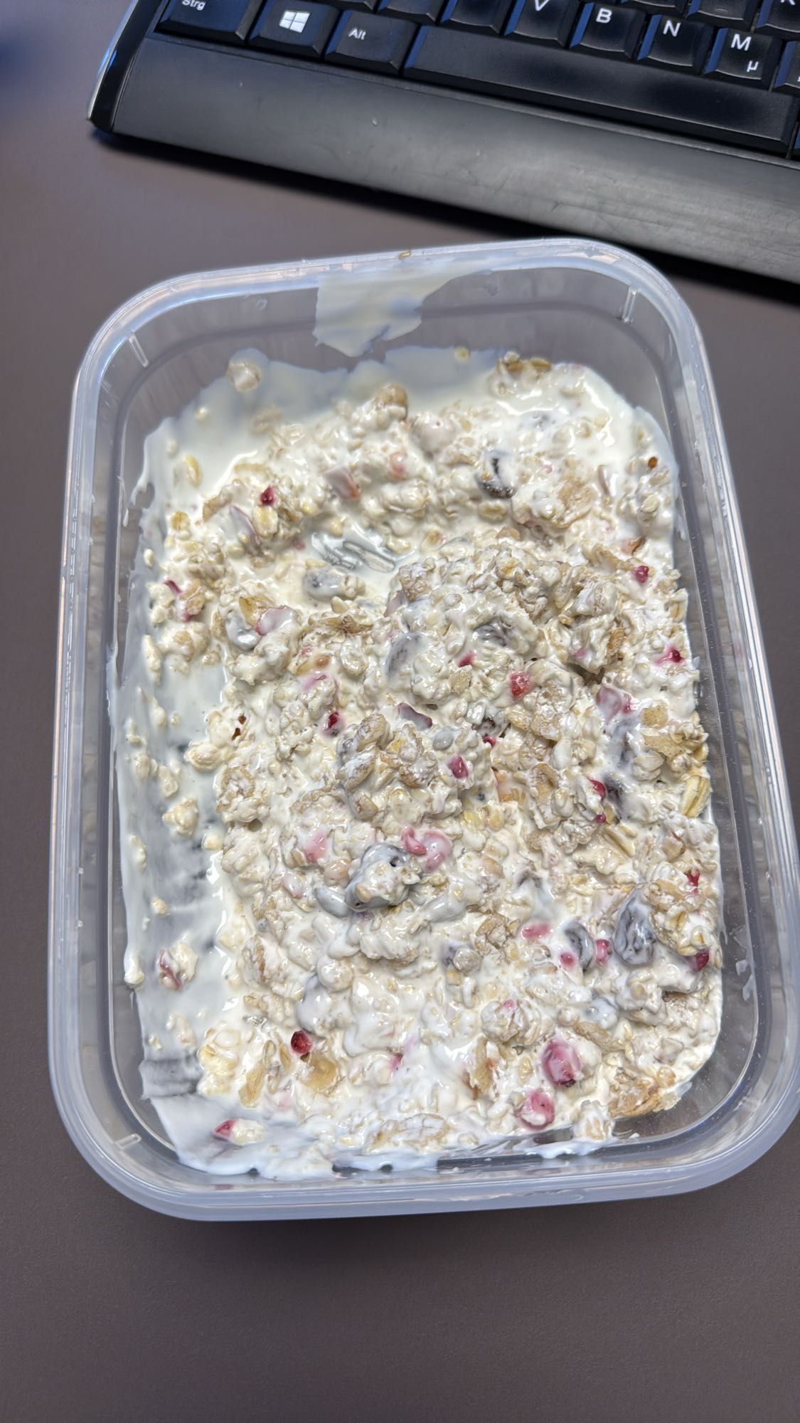 Haferflocken Früchte mit fettarmem Naturjoghurt