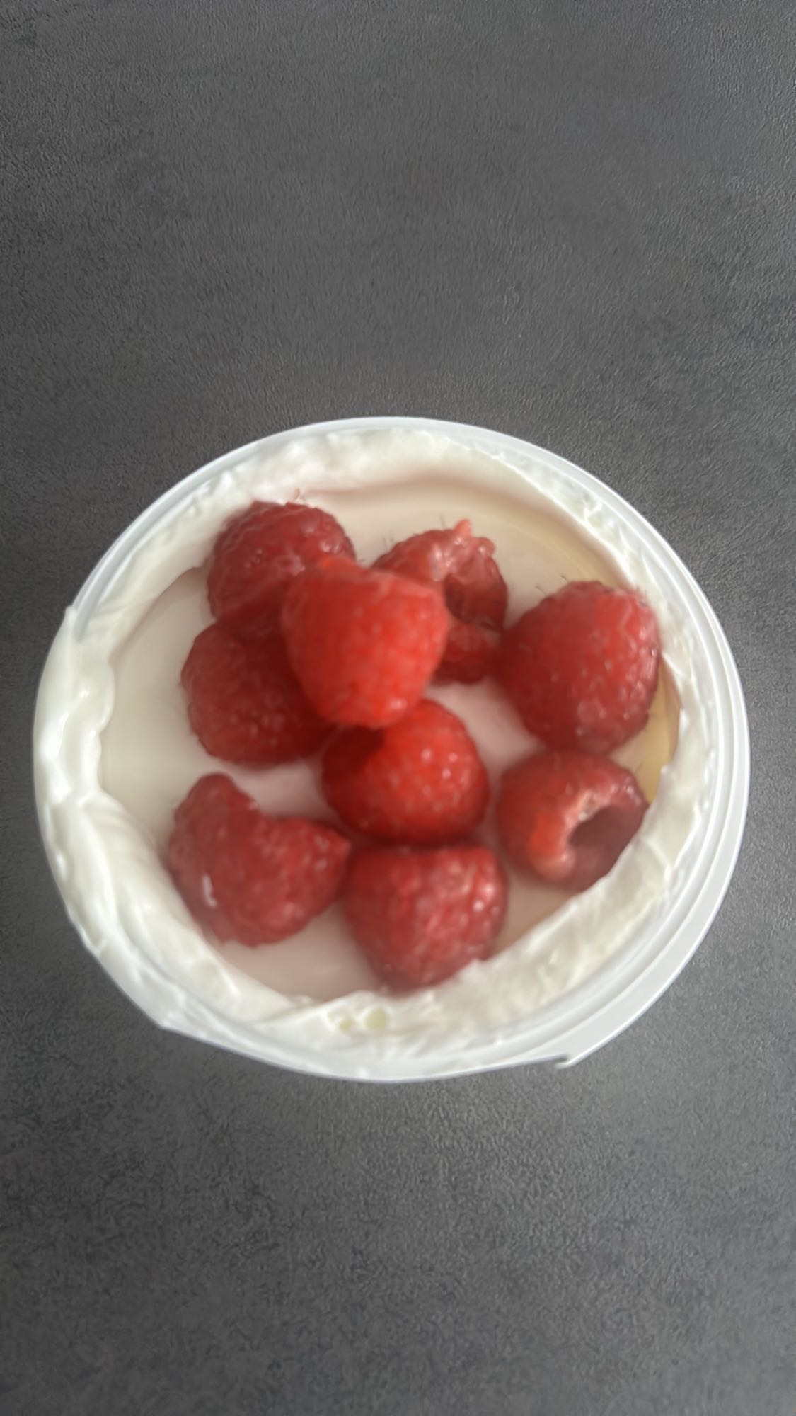 Yogurt with raspberries