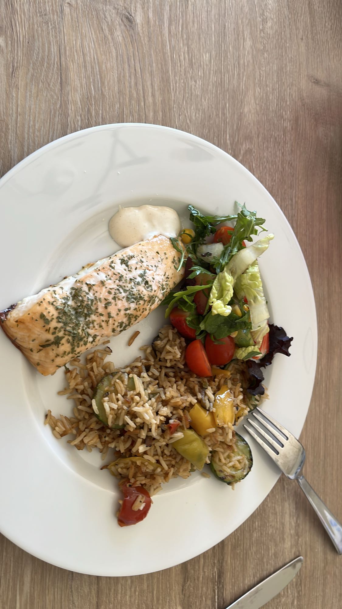 Lax med ris och sallad